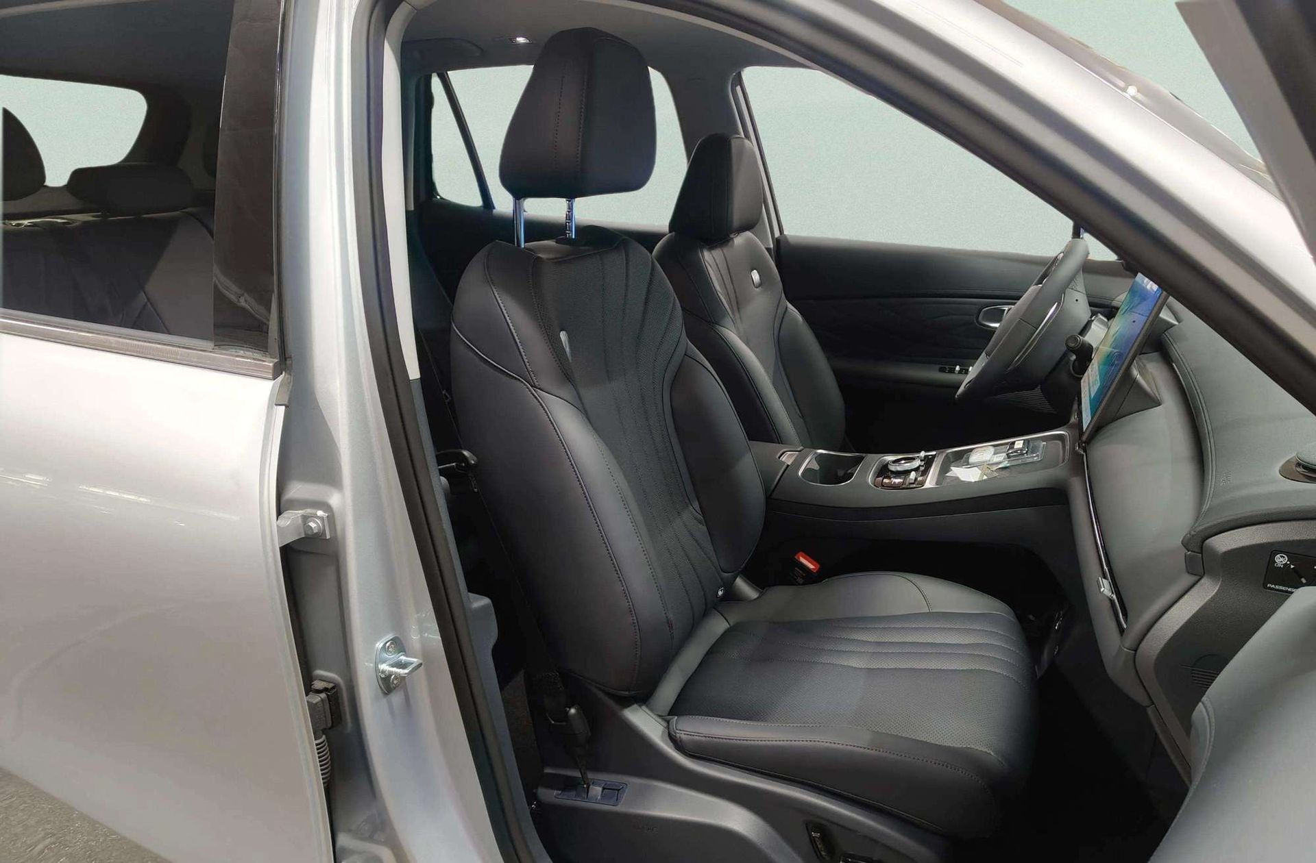 Geely Starray EM-i 1.5 PHEV Pro - foto 20