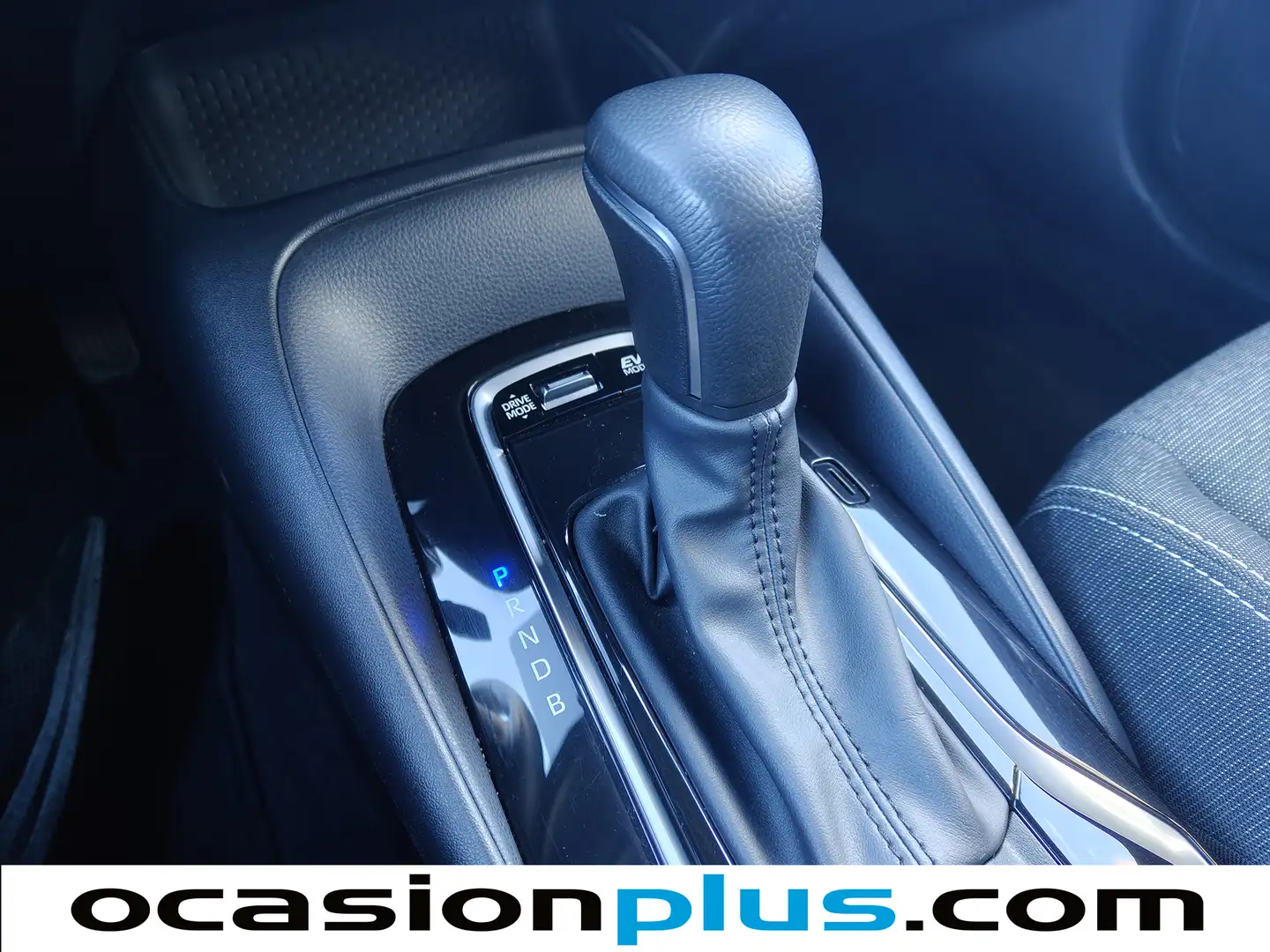 Foto Toyota Corolla Toyota Corolla Touring Sport 140H Business (140 CV)