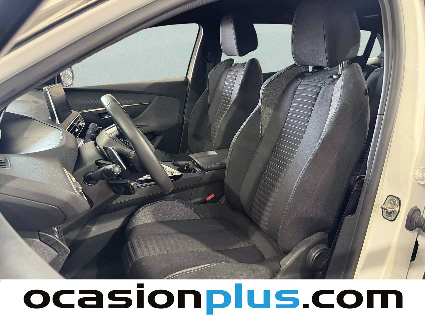 Foto asientos delanteros Peugeot 5008 Hybrid Peugeot 5008 Hybrid 1.2 Active Pack eDCS6 (136 CV) 7 Plazas