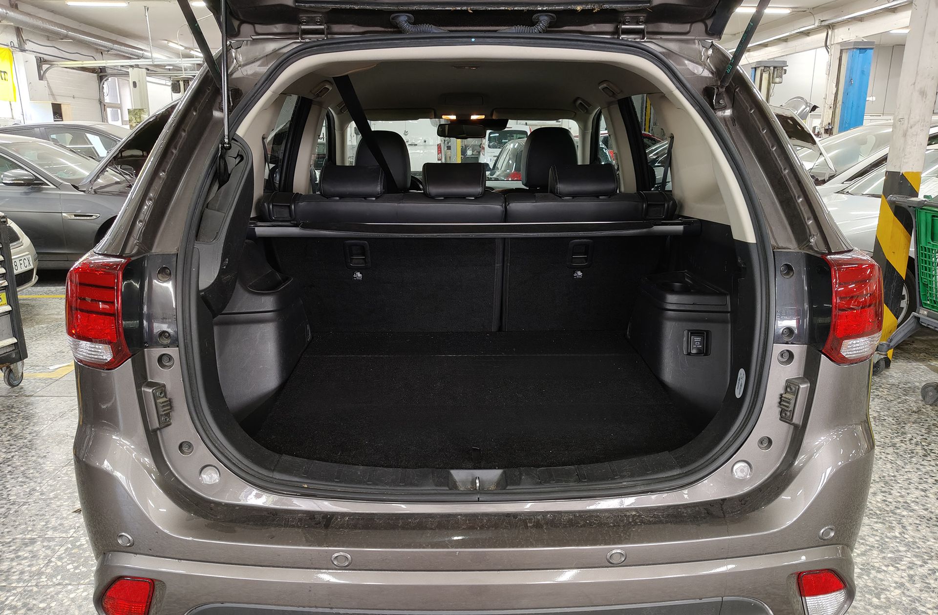 Mitsubishi Outlander 2.0 PHEV Kaiteki 4WD - foto 18