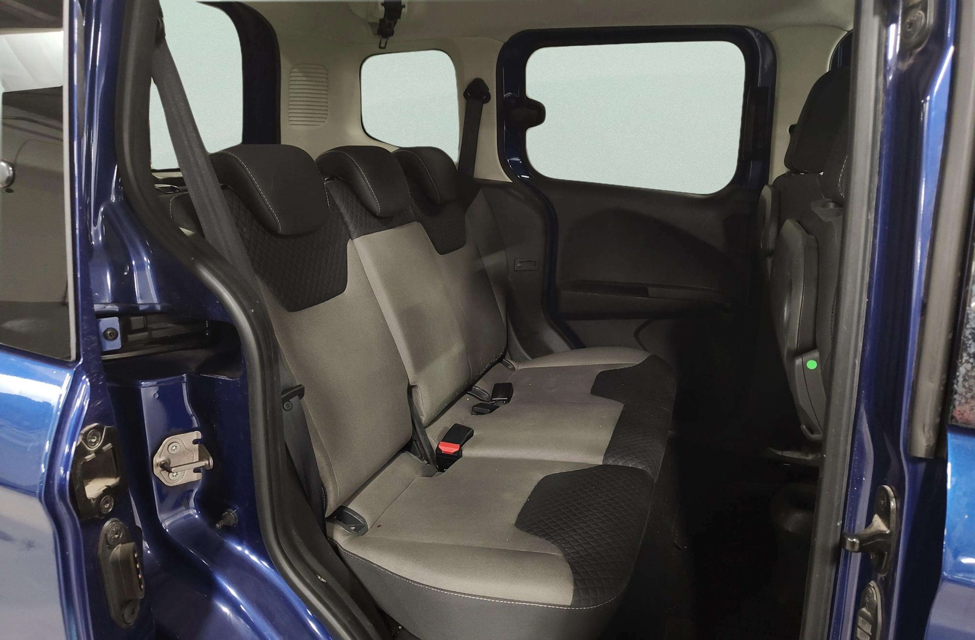 Ford Tourneo Courier 1.0 EcoBoost Titanium - foto 15