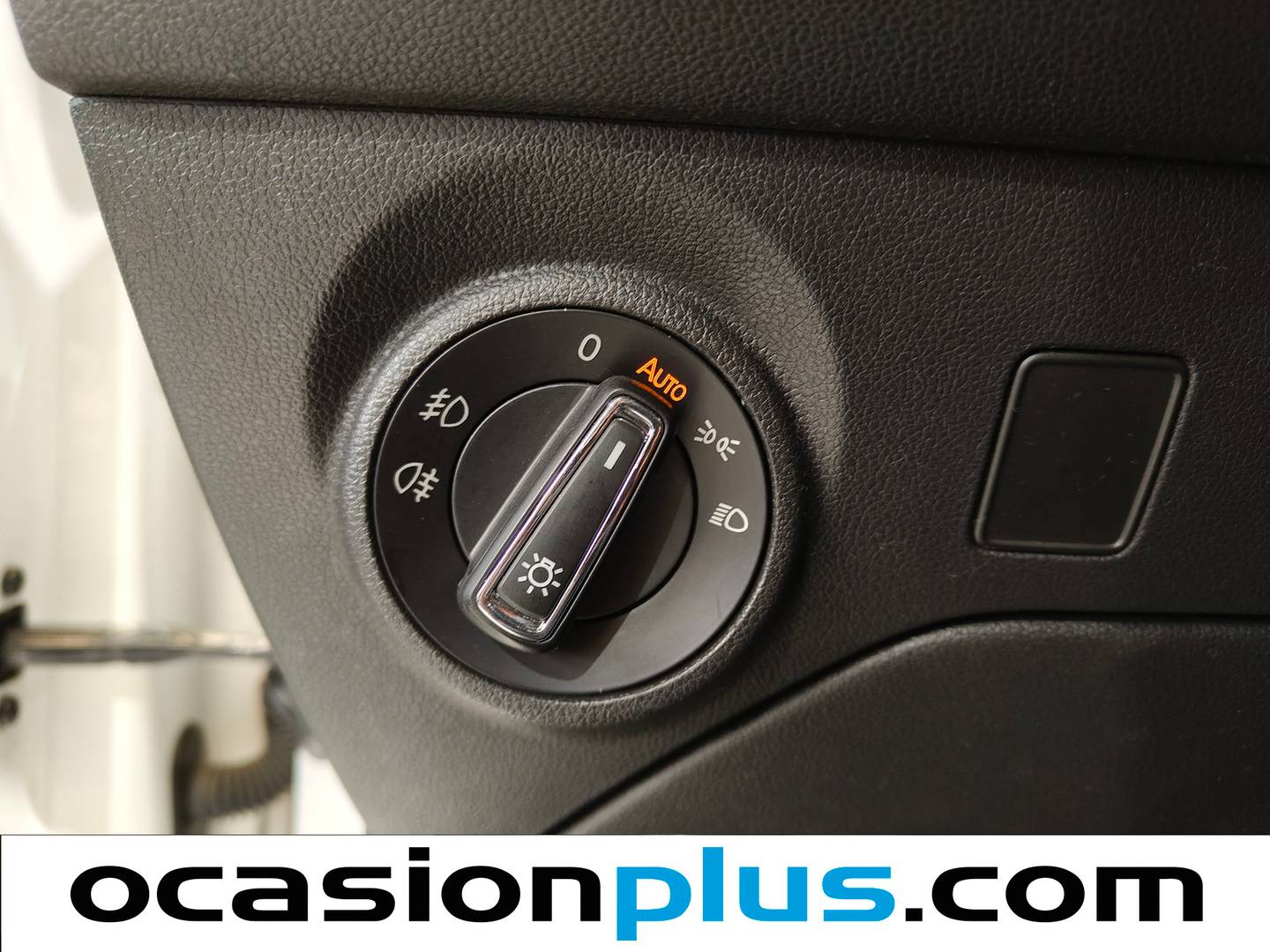 Equipamiento del Seat León Seat León 1.6 TDI S&S Reference (115 CV)