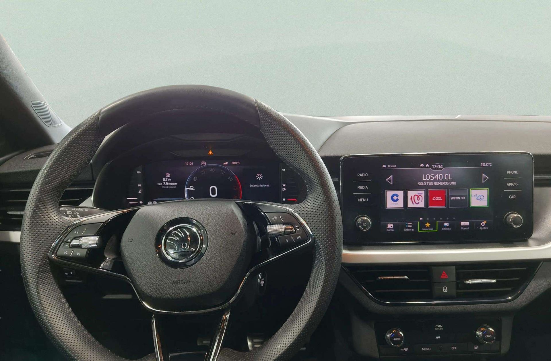Škoda Kamiq 1.0 TSI Sport - foto 24