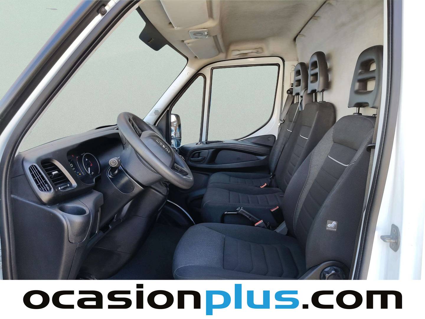 Foto asientos delanteros Iveco Daily Iveco Daily Furgon 2.3 TD 35S 16 V 3520L/H2 (156 CV)