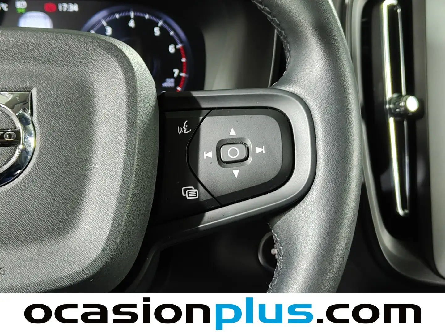 Foto Volvo XC40 Volvo XC40 T2 Momentum Core (129 CV)