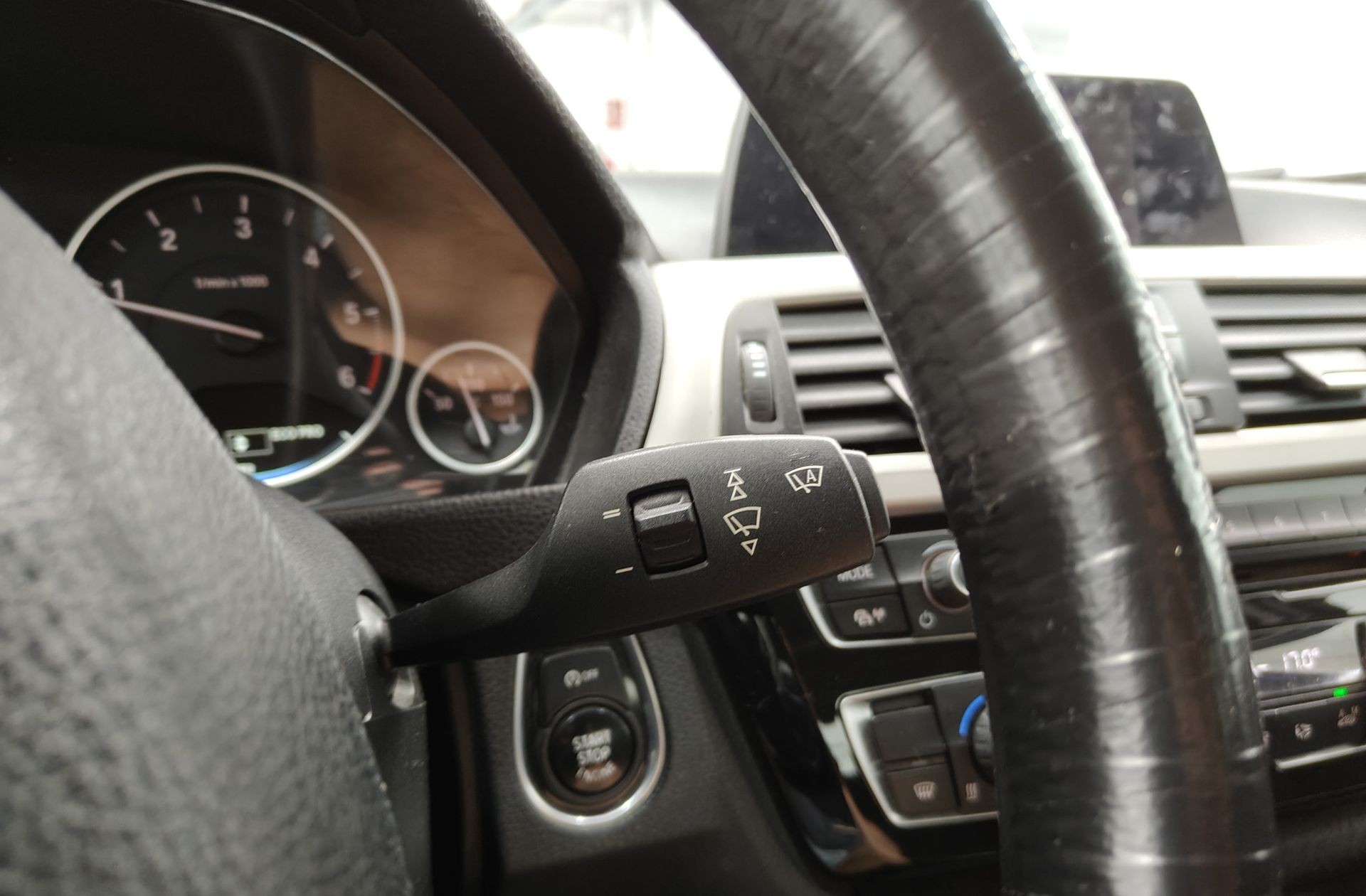 BMW Serie 3 318d - foto 28