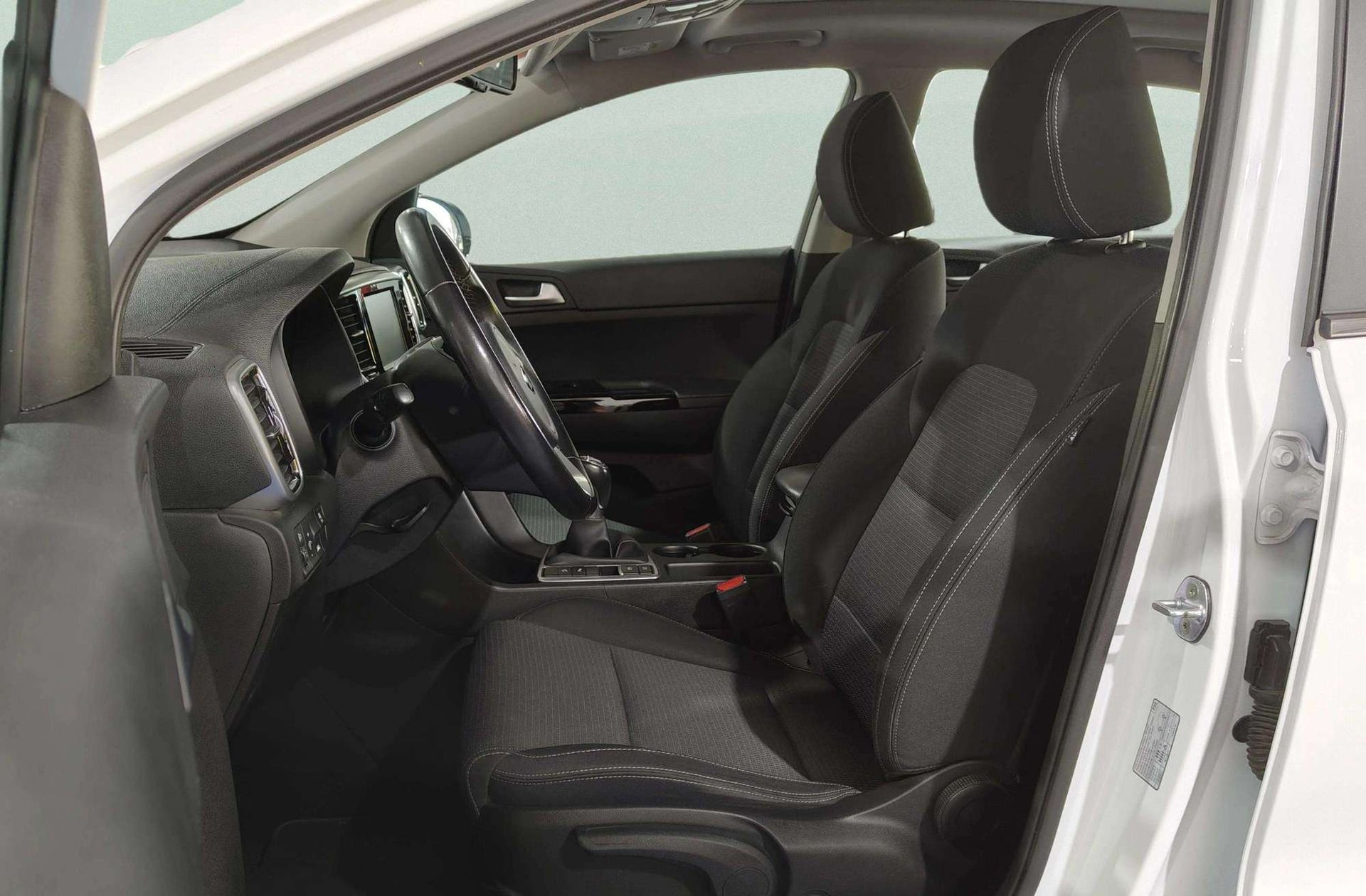 Kia Sportage 1.6 MHEV Drive 4x2 - foto 13
