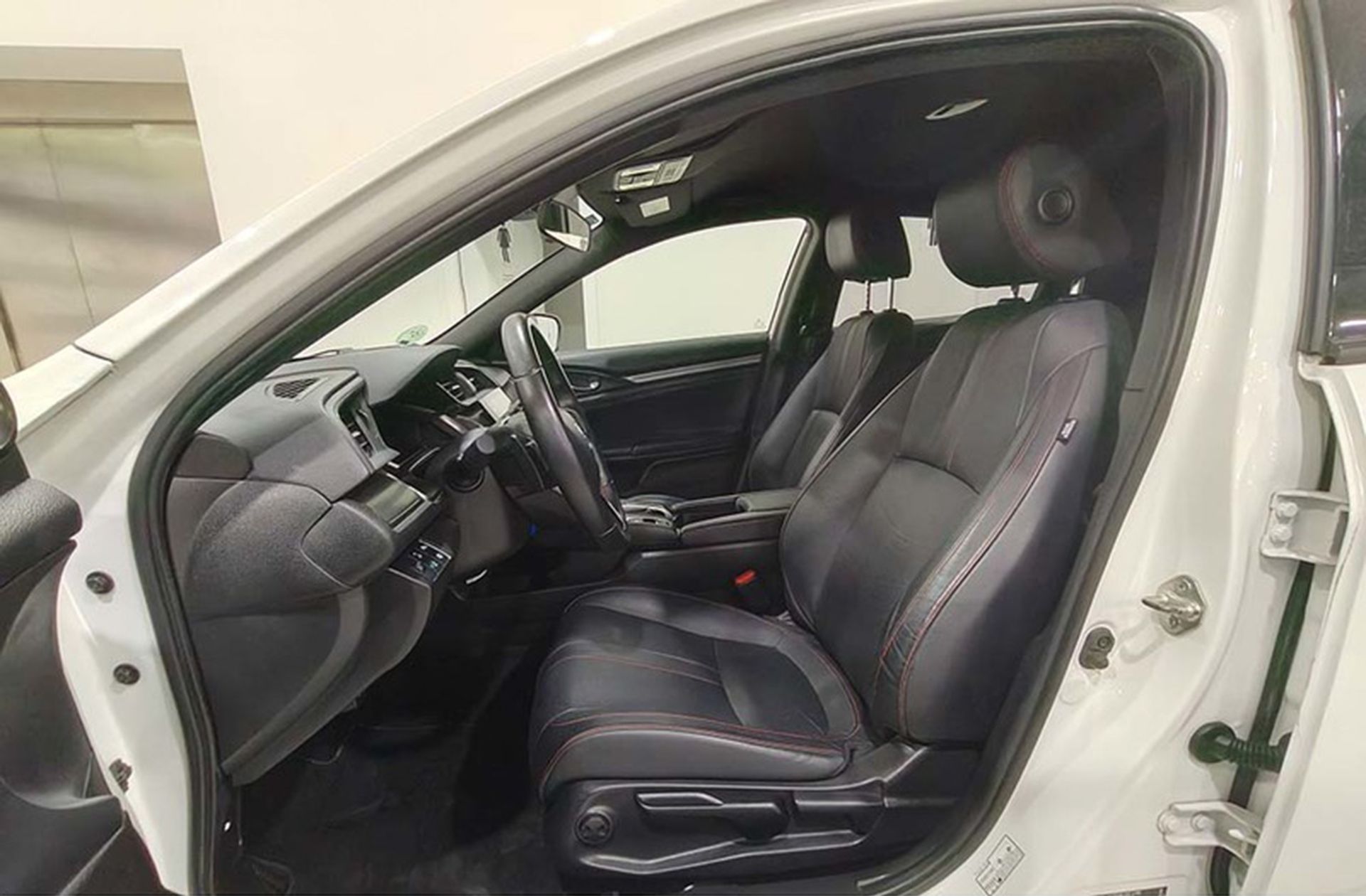 Honda Civic 1.0 I-VTEC Turbo Dynamic Nav CVT - foto 12
