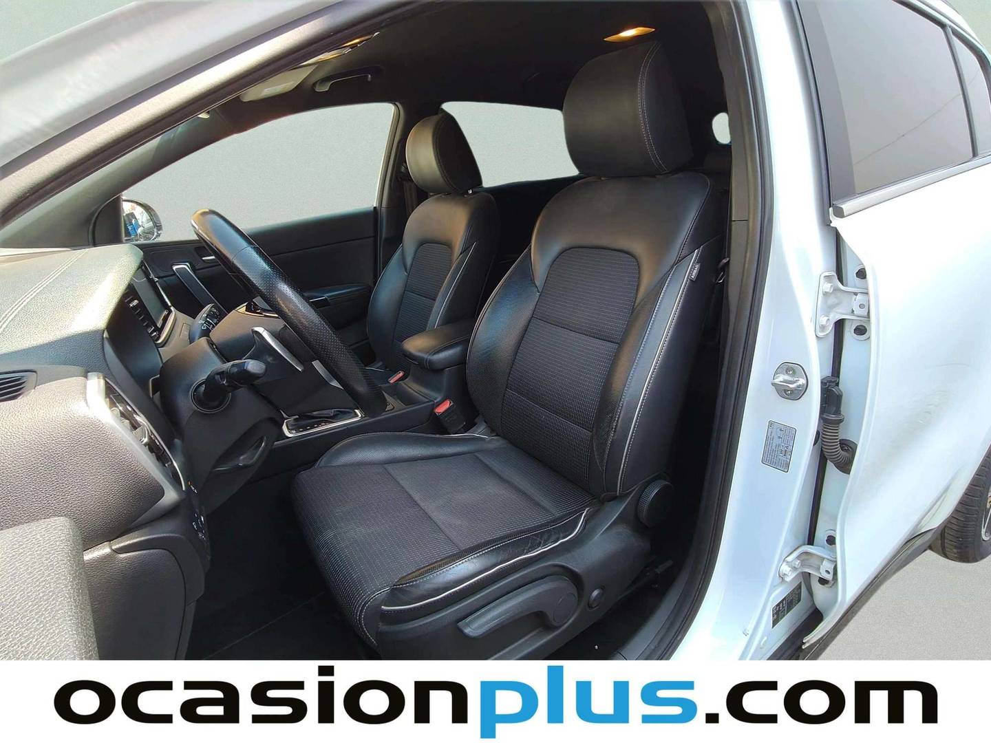 Foto asientos delanteros KIA Sportage KIA Sportage 1.6 MHEV GT Line Essential 4x2 DCT (136 CV)