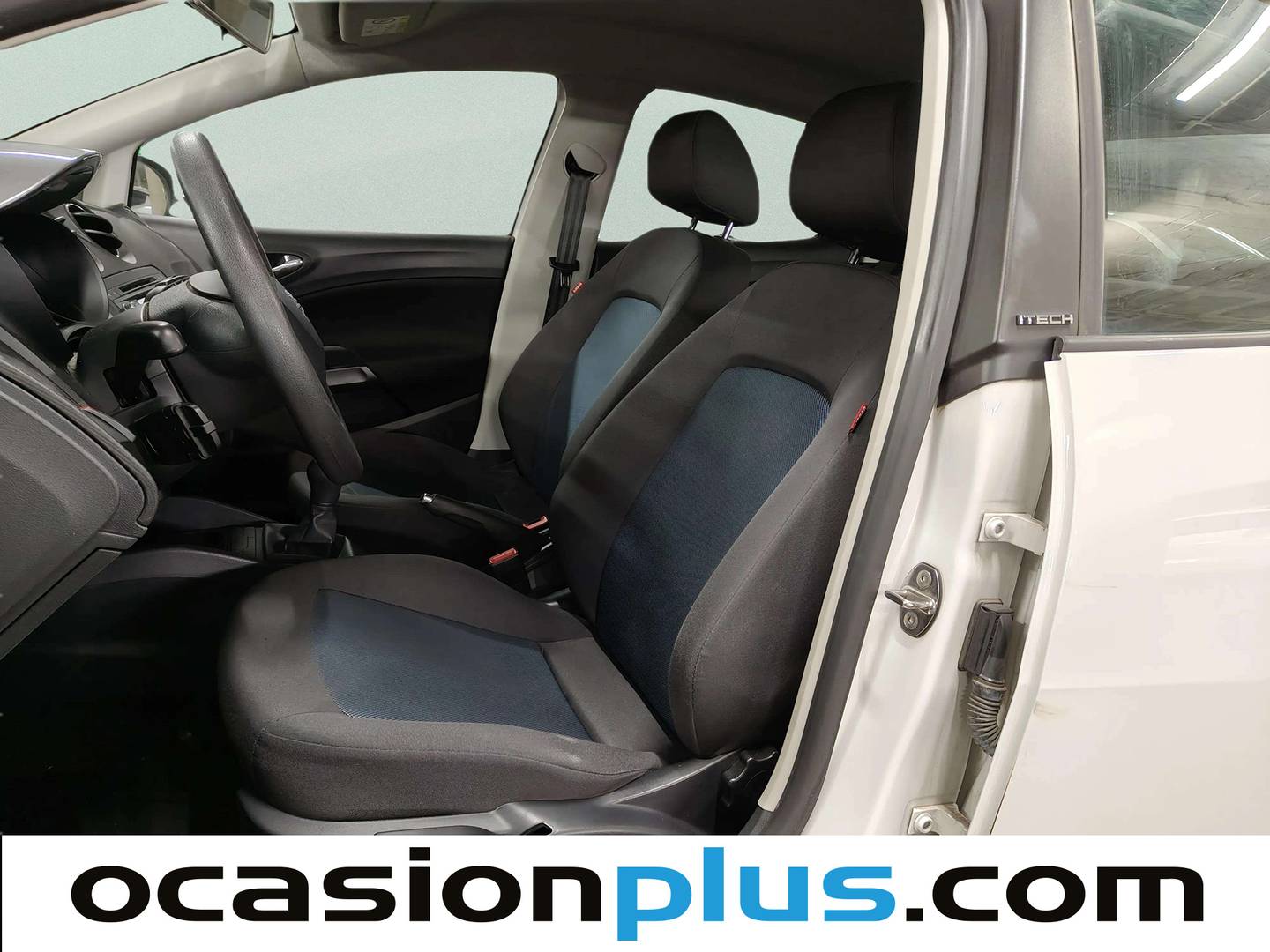 Foto asientos delanteros Seat Ibiza Seat Ibiza 1.6 TDI Reference ITech 30 Aniversario (90 CV)