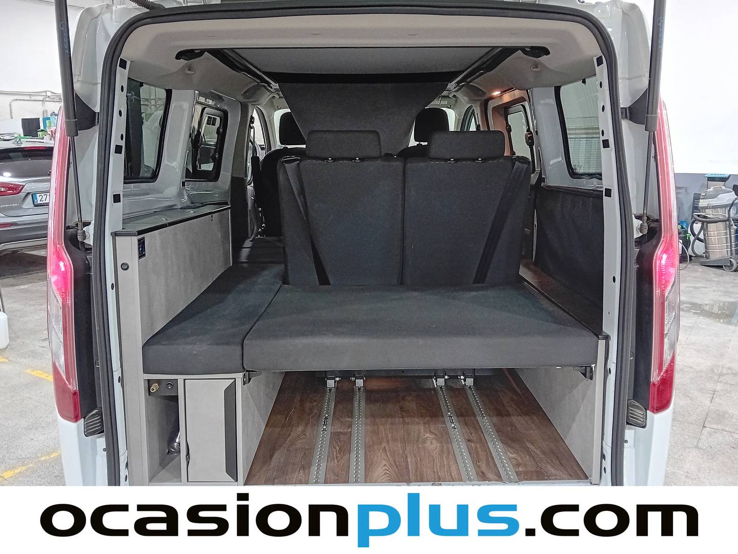 Fotos maletero Dethleffs UF01 Dethleffs UF01 Globevan 2.0 D (131 CV) Caperizado 4 Plazas