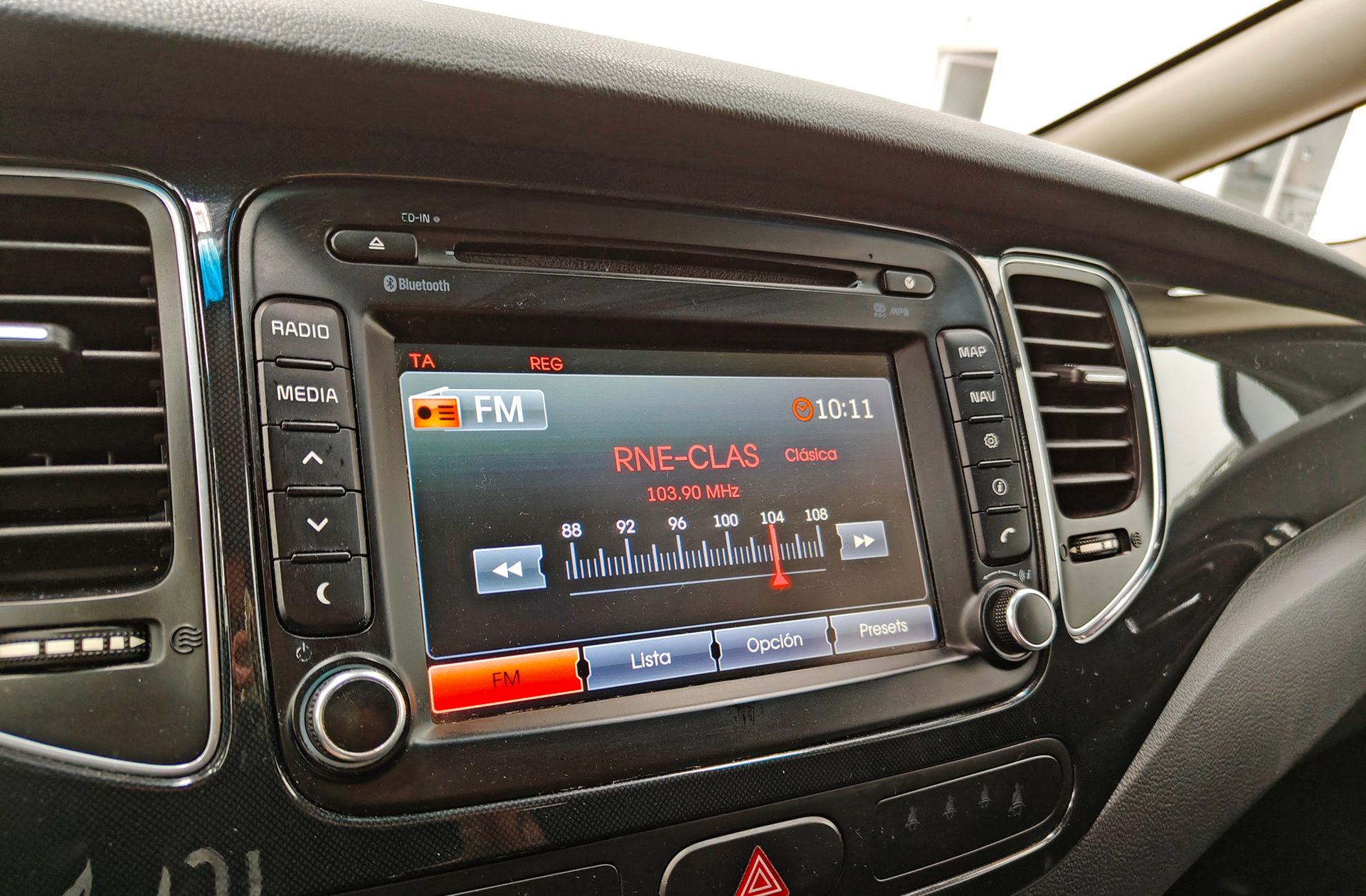 Kia Carens 1.6 GDi Uefa Euro 2016 Eco-Dynamics - foto 31