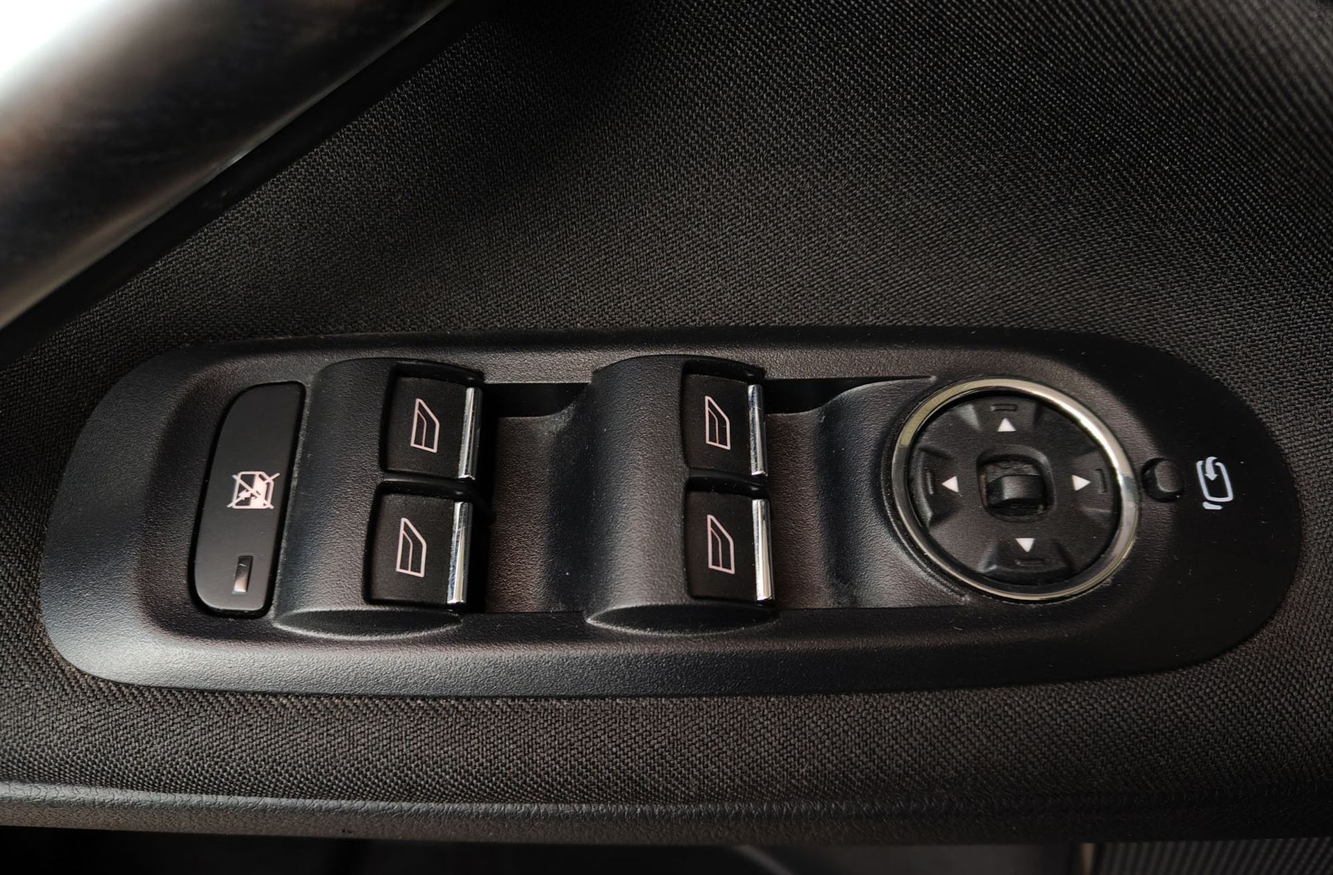 Ford Mondeo SportBreak 2.0 TDCi Titanium PowerShift - foto 25