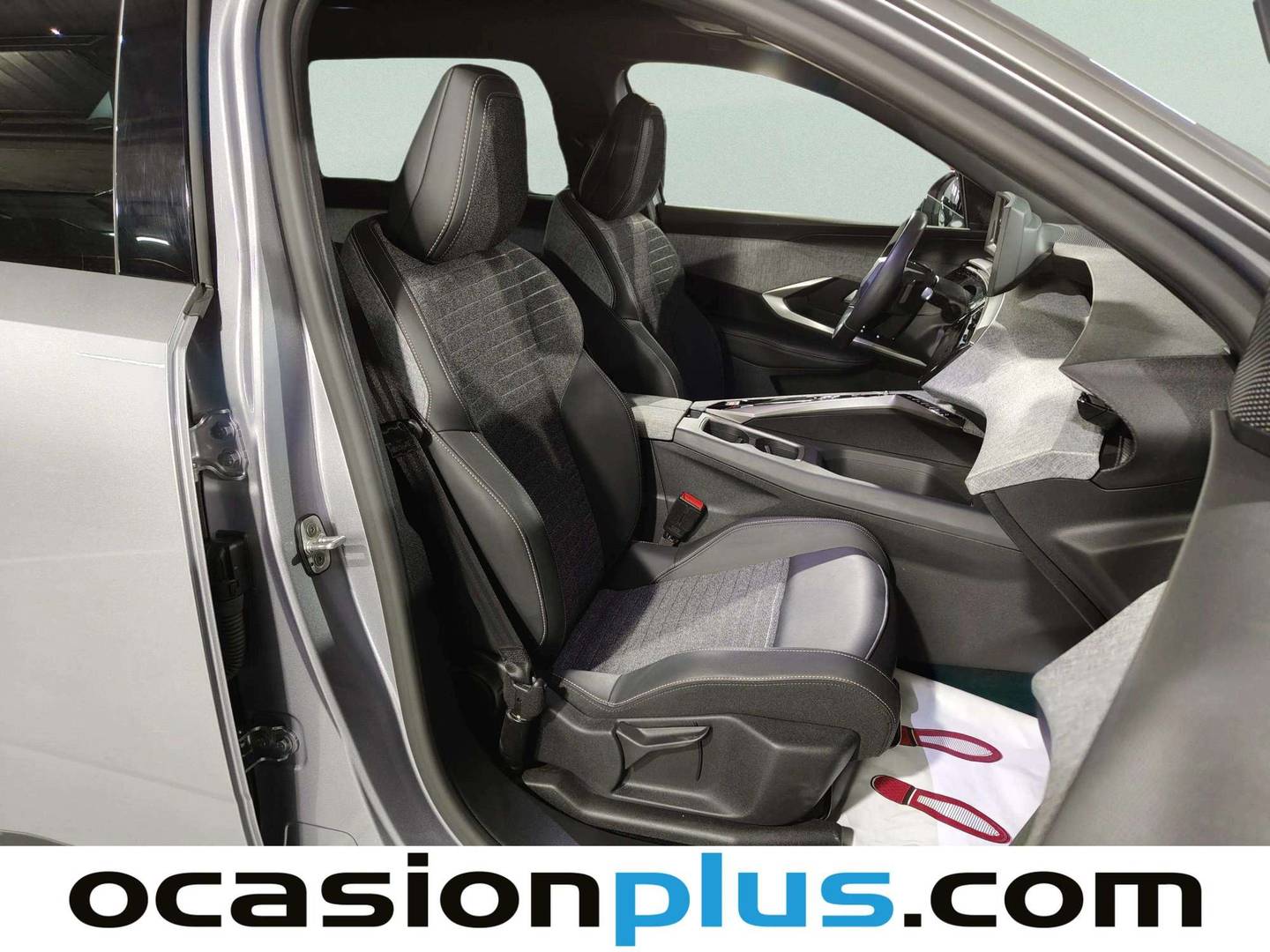 Foto Peugeot 5008 Hybrid Peugeot 5008 Hybrid 1.2 Allure eDCS6 (136 CV) 7 Plazas