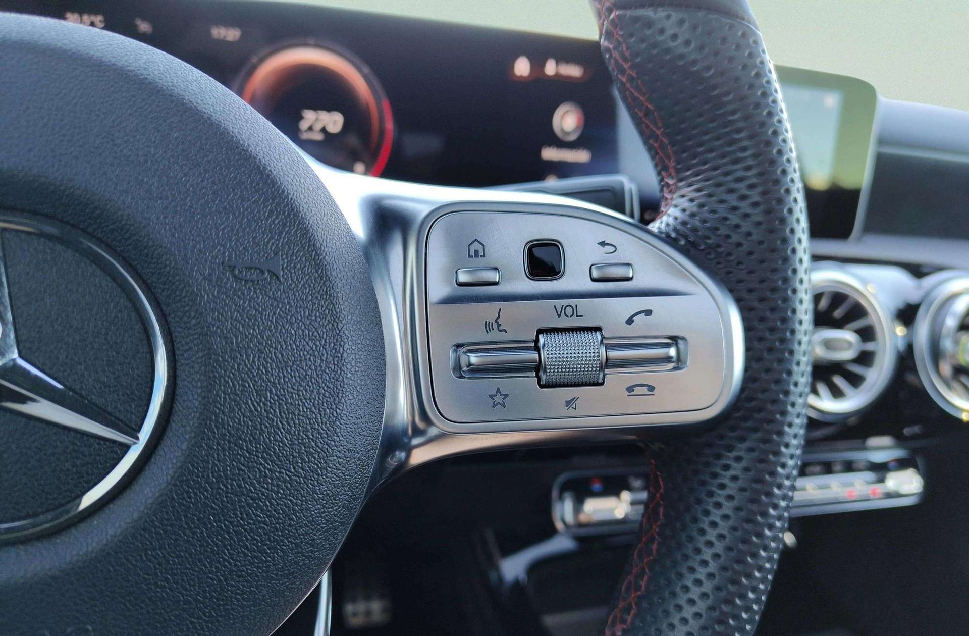 Mercedes-Benz Clase A 200 d Pack AMG - foto 37