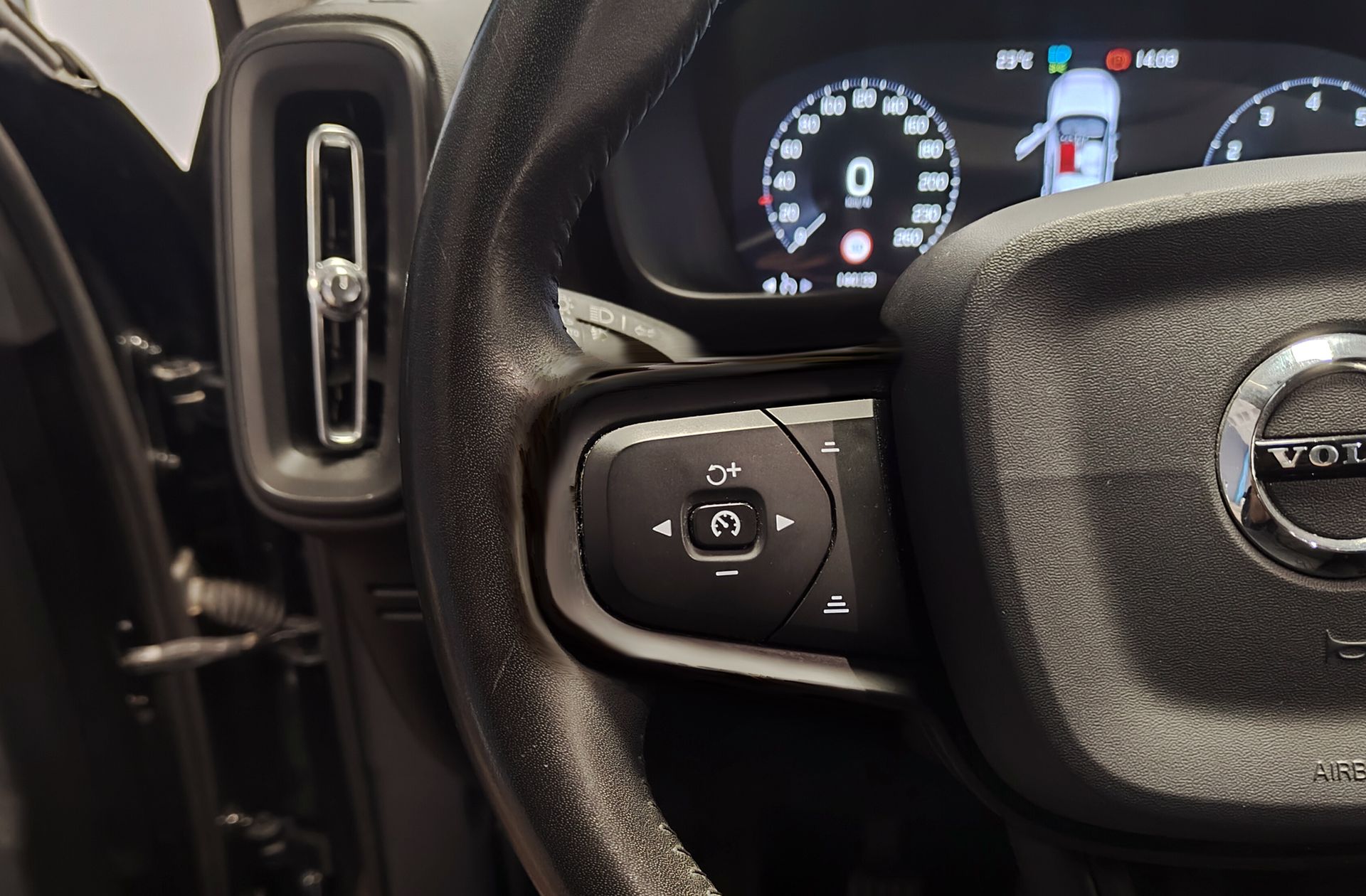 Volvo XC40 T3 - foto 28