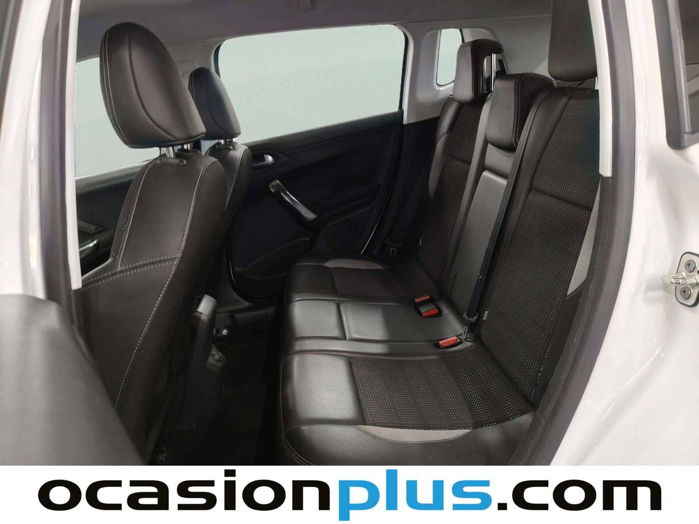 Foto asientos traseros Peugeot 2008 Peugeot 2008 BlueHDi 100 Allure (100 CV)