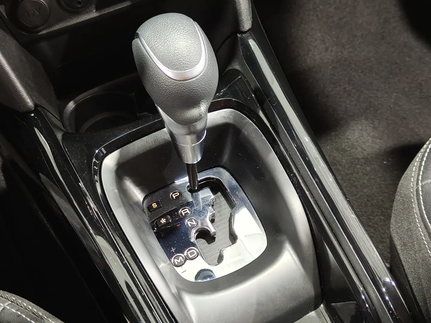 Foto Peugeot 2008 Peugeot 2008 PureTech 110 S&S Allure EAT6 (110 CV)