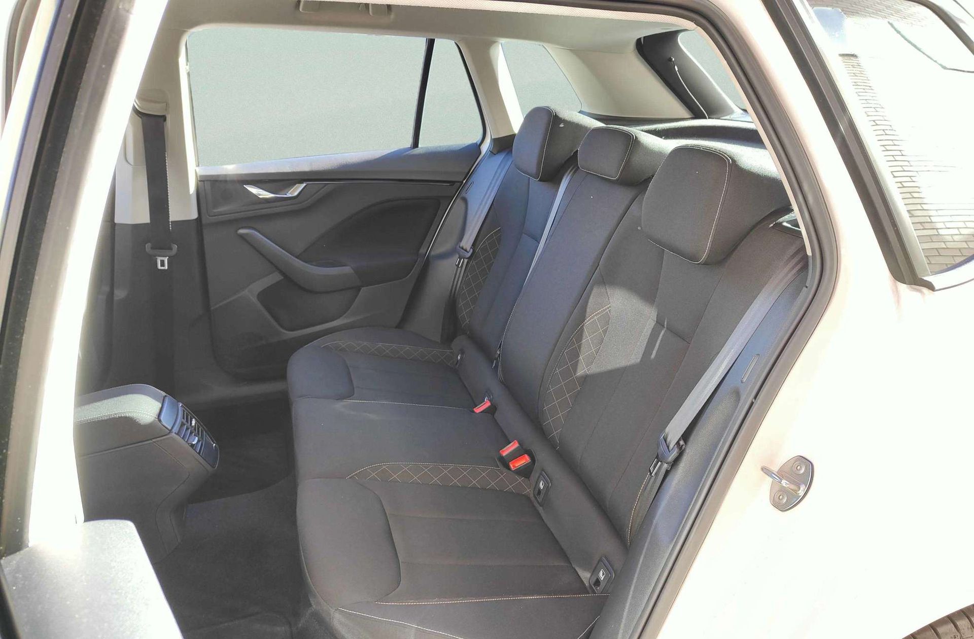 Škoda Kamiq 1.0 TSI Ambition DSG - foto 12