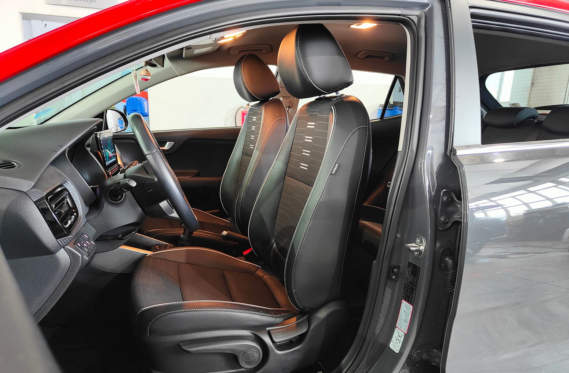 Kia Stonic 1.0 T-GDi MHEV iMT GT Line - foto 11