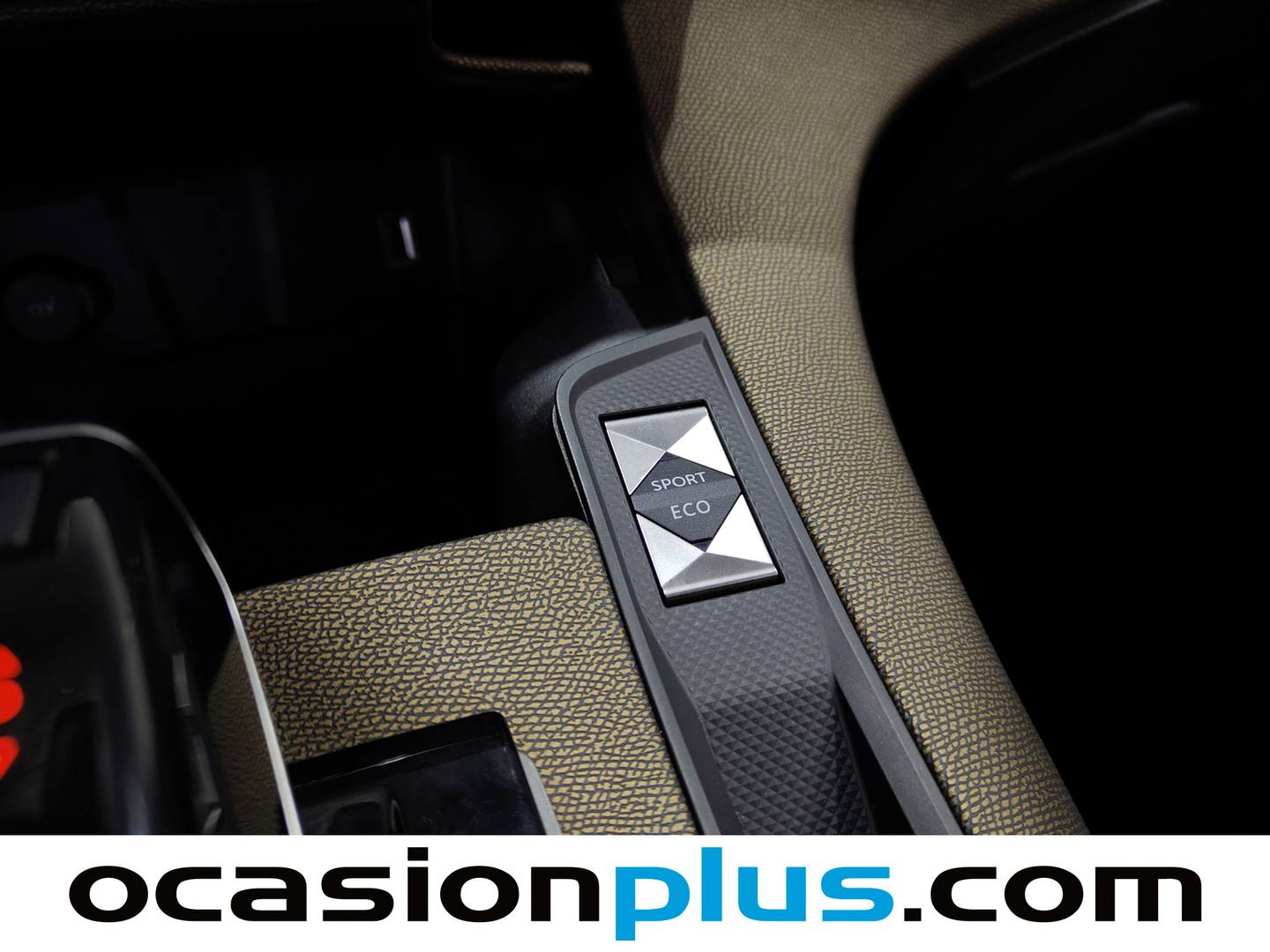 Foto DS DS 7 Crossback DS DS7 Crossback BlueHDi 130 DE Bastille + AT  (130 CV)