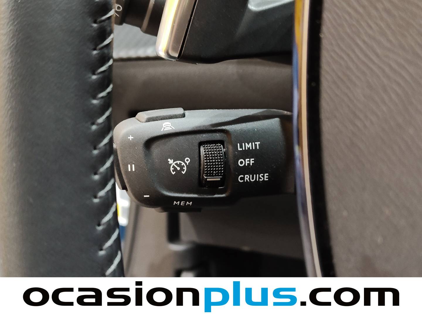 Foto Peugeot 2008 Peugeot 2008 Allure Hybrid eDCS6 107 kW (145 CV)