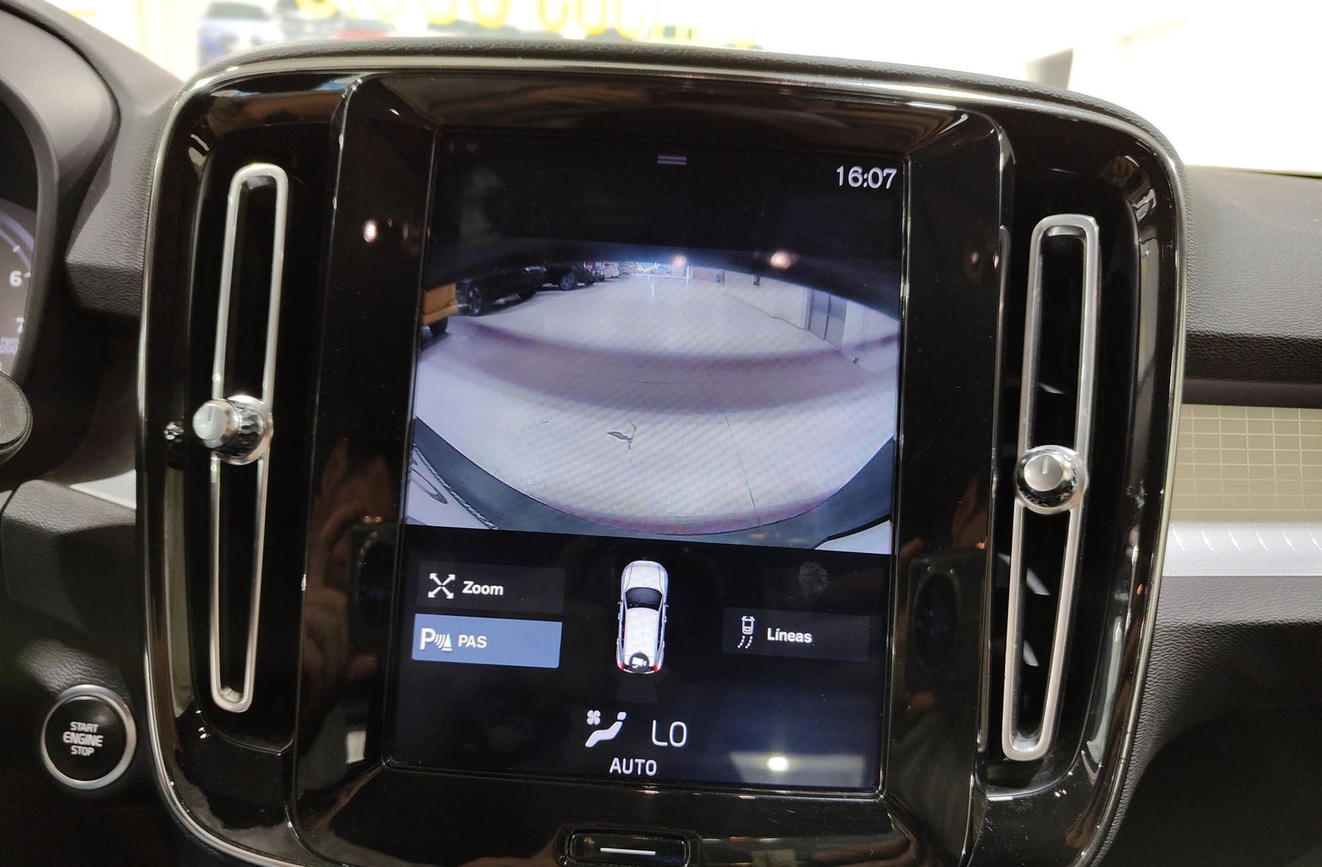 Volvo XC40 T4 Momentum - foto 9