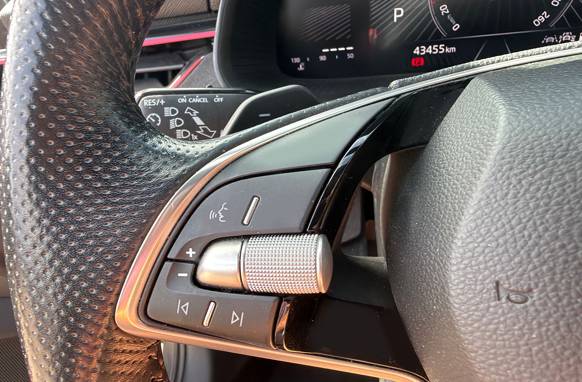 Škoda Kamiq 1.0 TSI Design DSG - foto 25