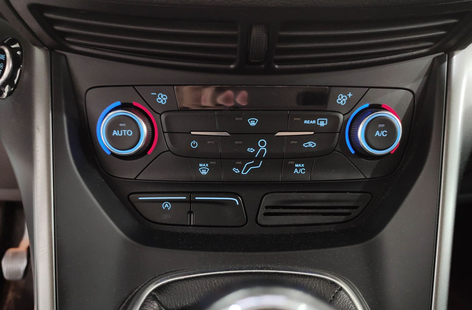 Ford Kuga 1.5 EcoBoost Trend 4x2 - foto 29