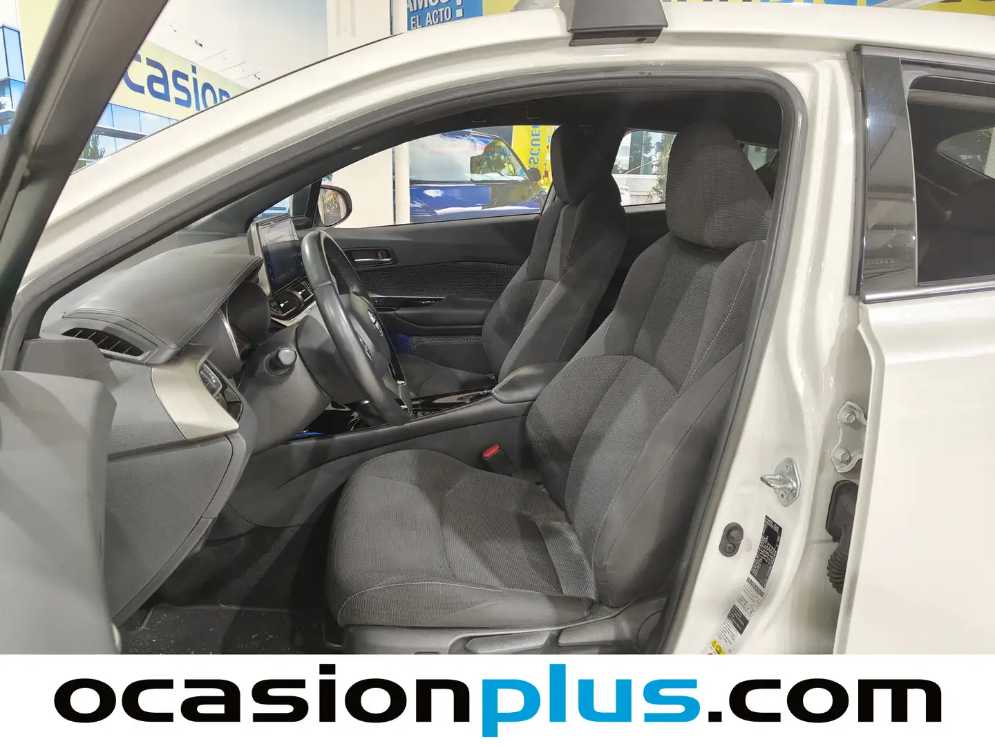 Foto Toyota C-HR Toyota C-HR 1.8 125H Advance (122 CV)