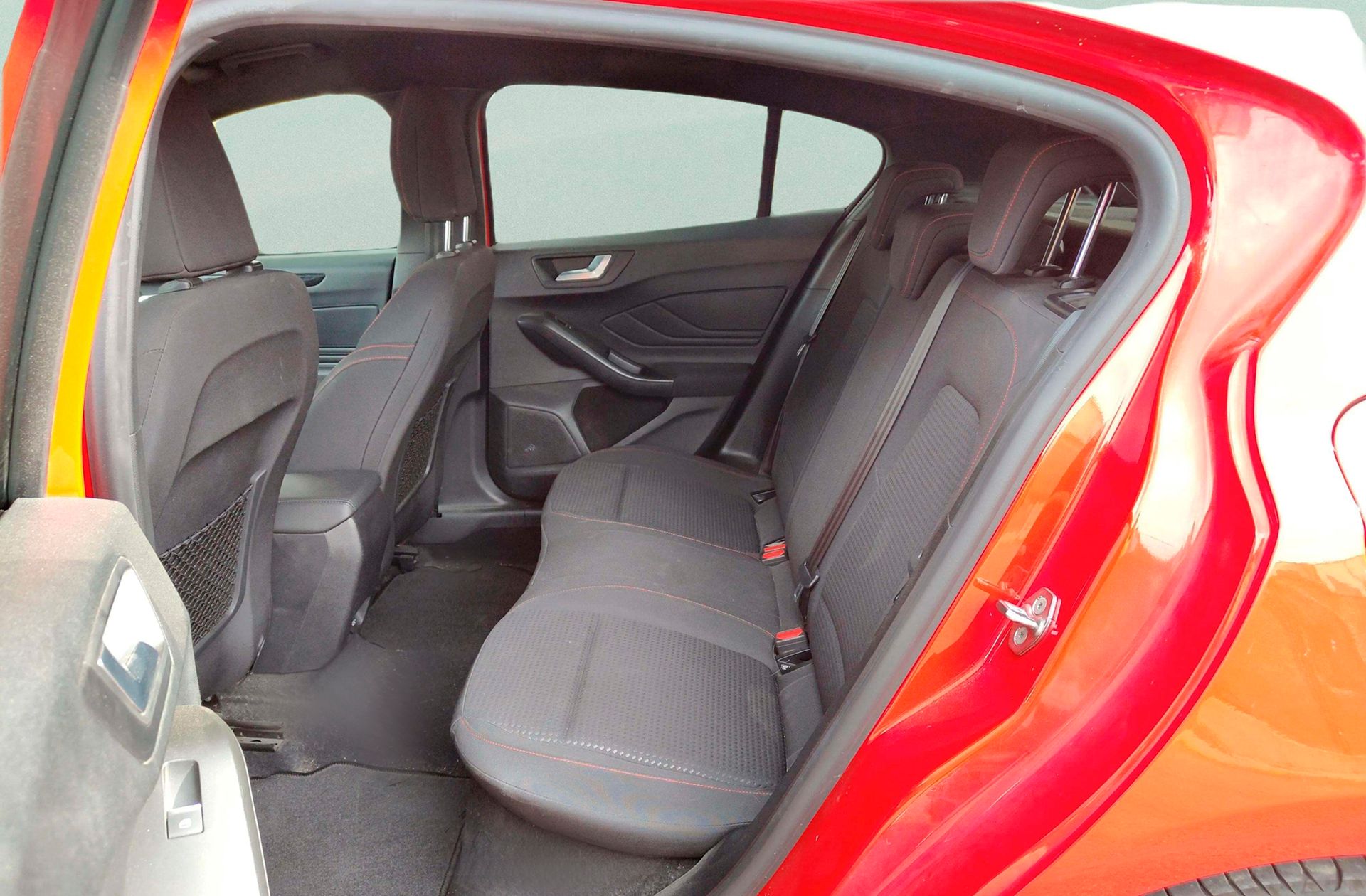 Ford Focus 1.0 EcoBoost MHEV ST-Line - foto 13