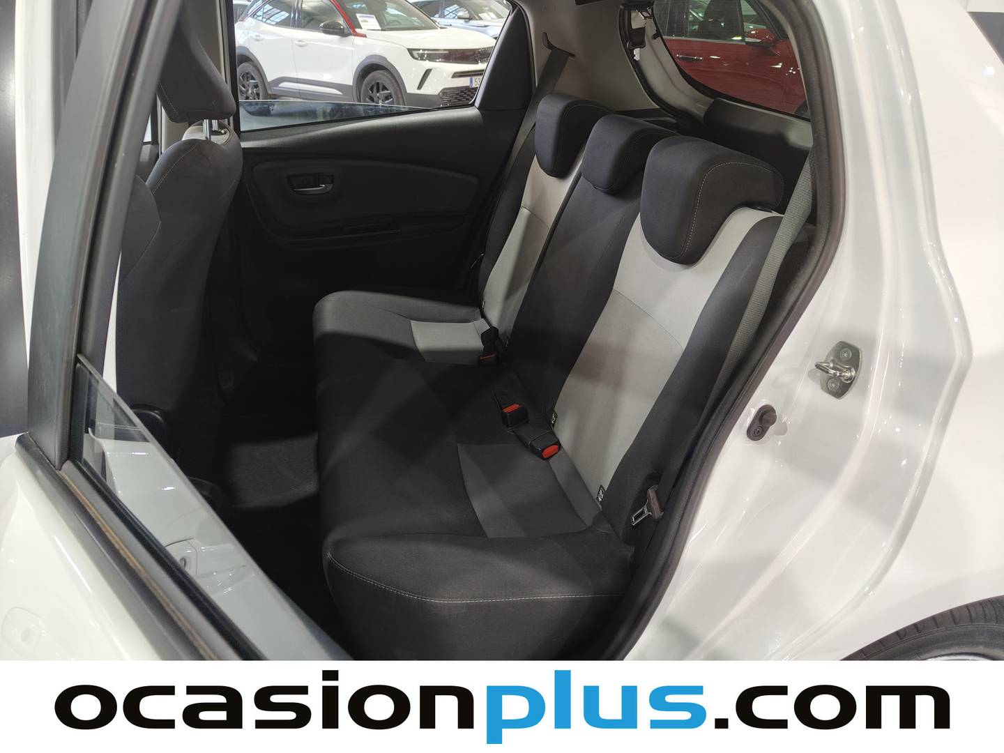 Foto asientos traseros Toyota Yaris Toyota Yaris 1.5 Feel! Edition (111 CV)