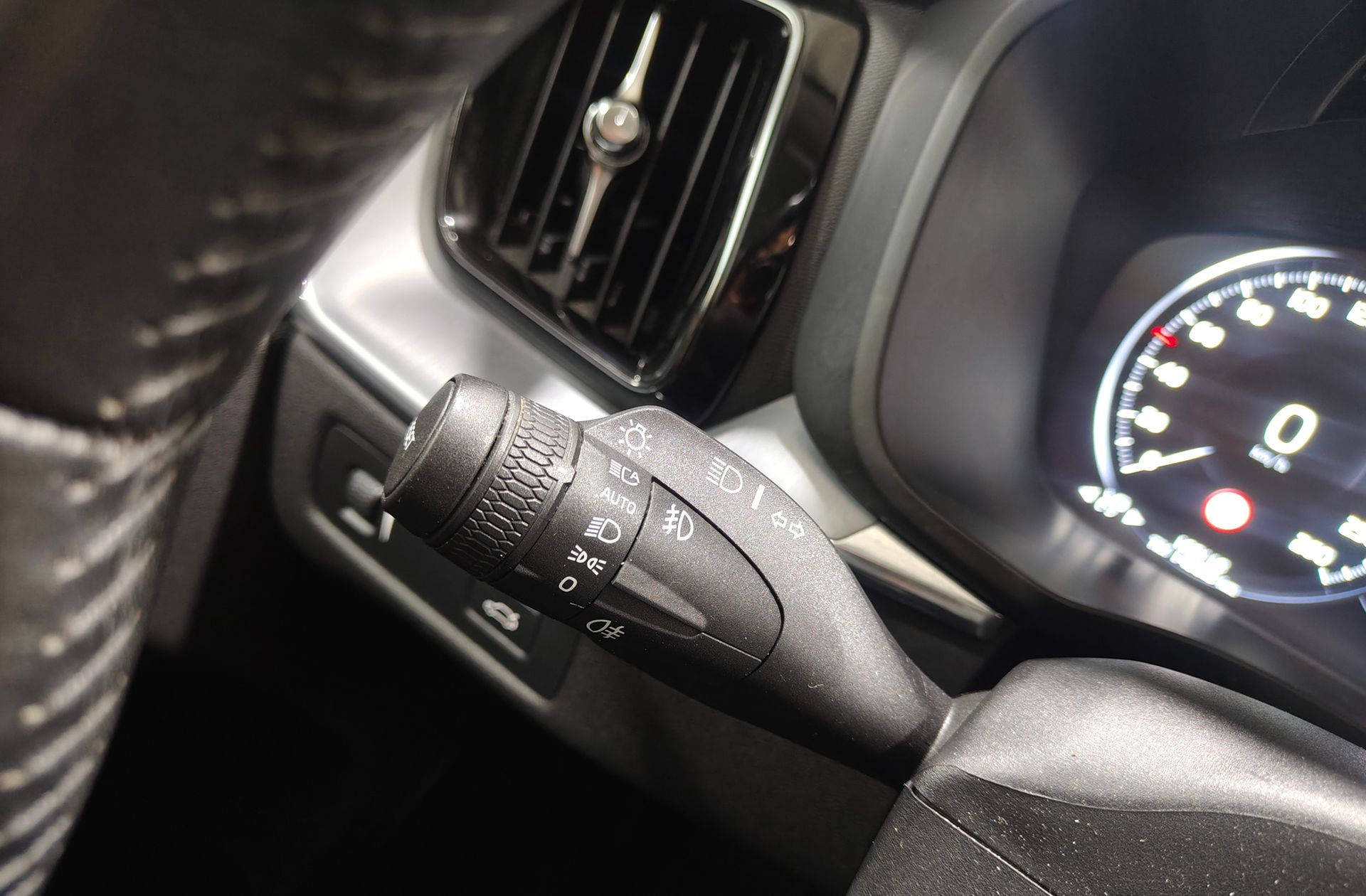 Volvo XC60 D4 Momentum - foto 31