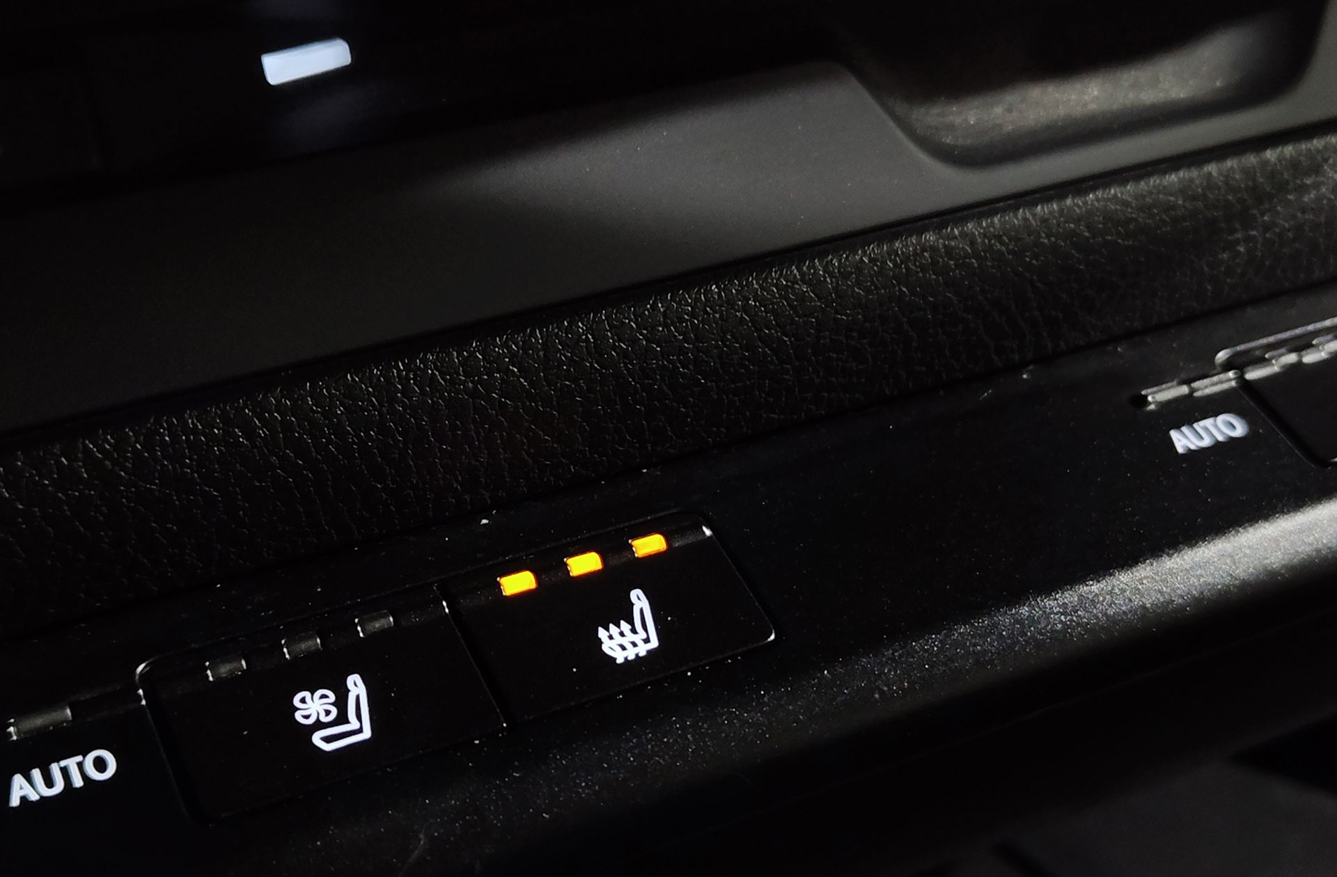 Lexus UX 250h Luxury - foto 9