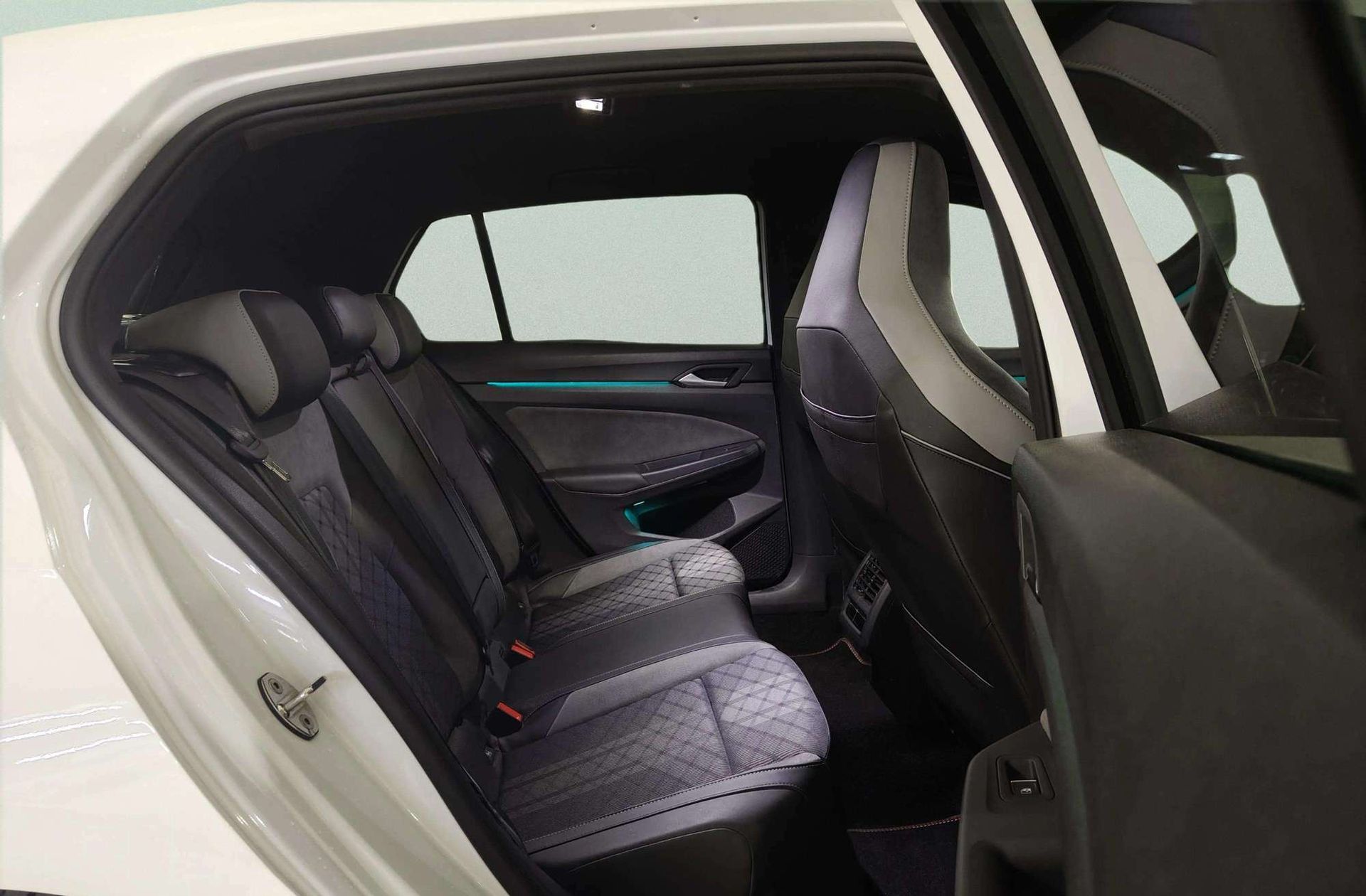 Volkswagen Golf R-Line 1.5 eTSI DSG - foto 25