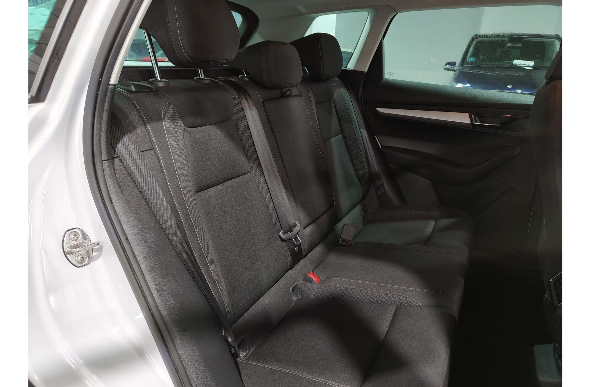 Škoda Karoq 2.0 TDI Selection - foto 19