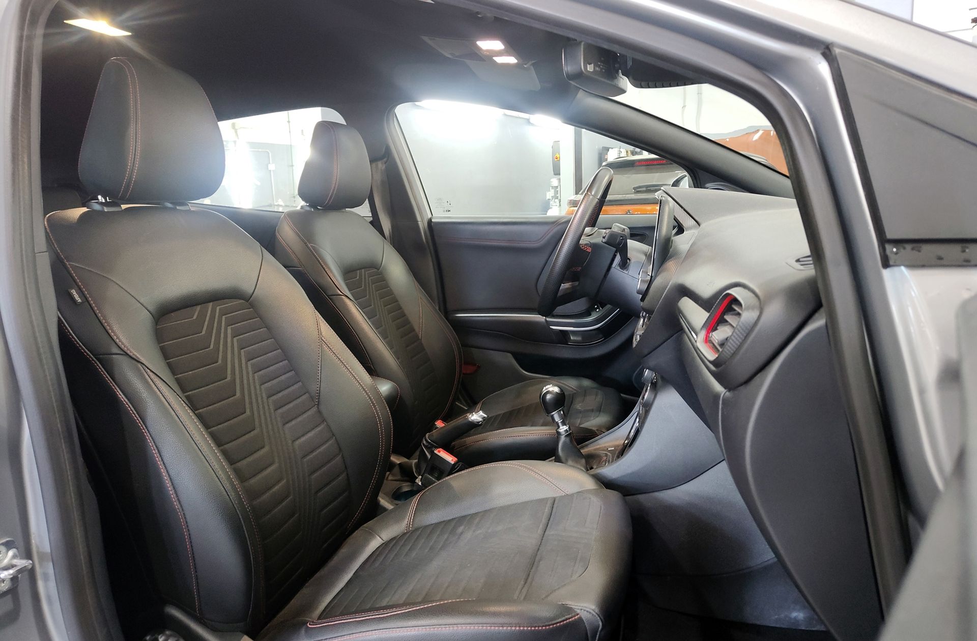 Ford Puma 1.0 EcoBoost MHEV ST-Line X Design - foto 20