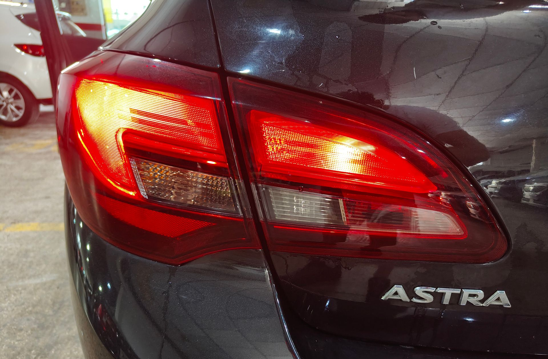 Opel Astra 1.6 Sedan Selective - foto 15