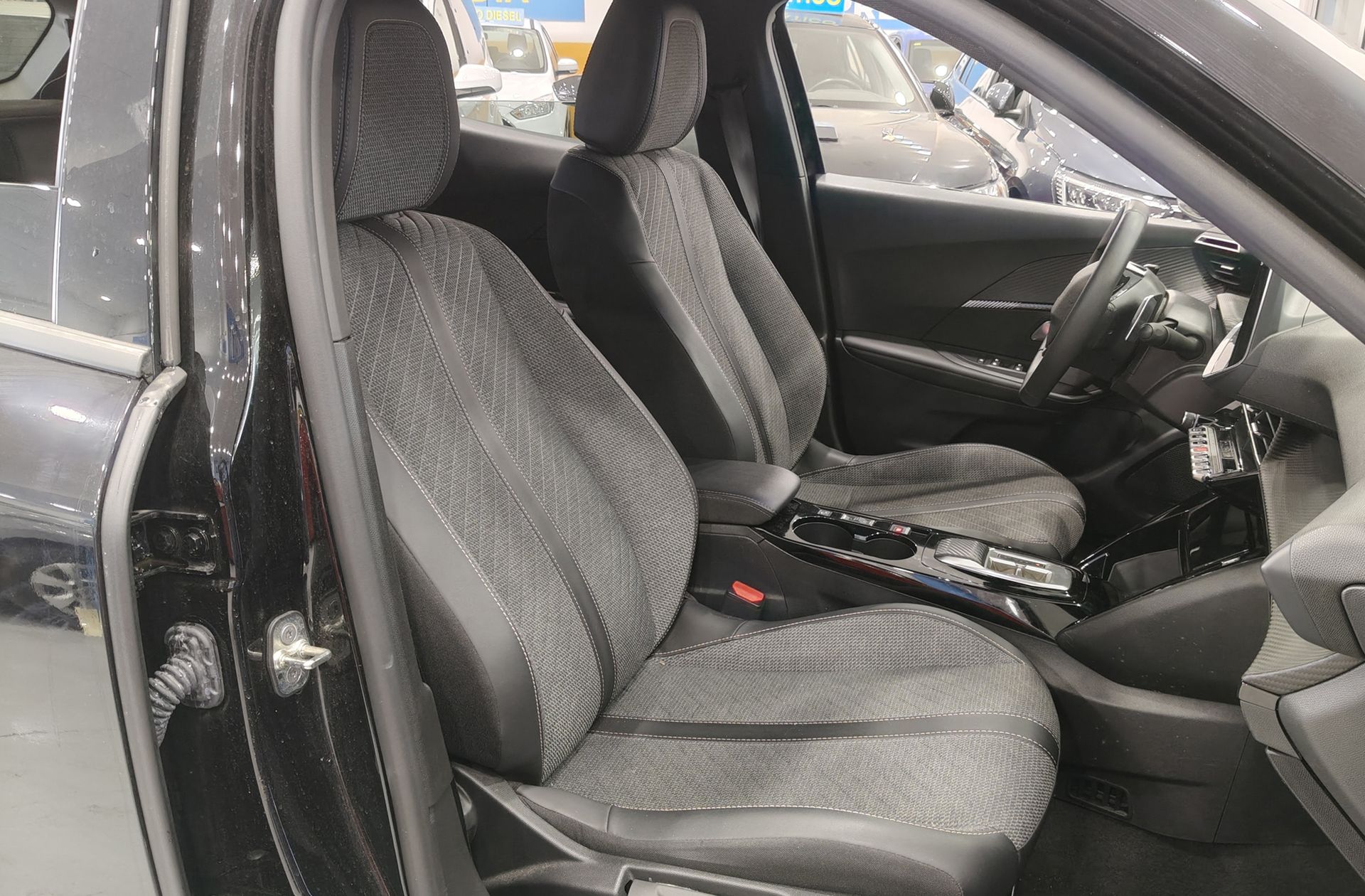 Peugeot 2008 Allure Hybrid eDCS6 - foto 20