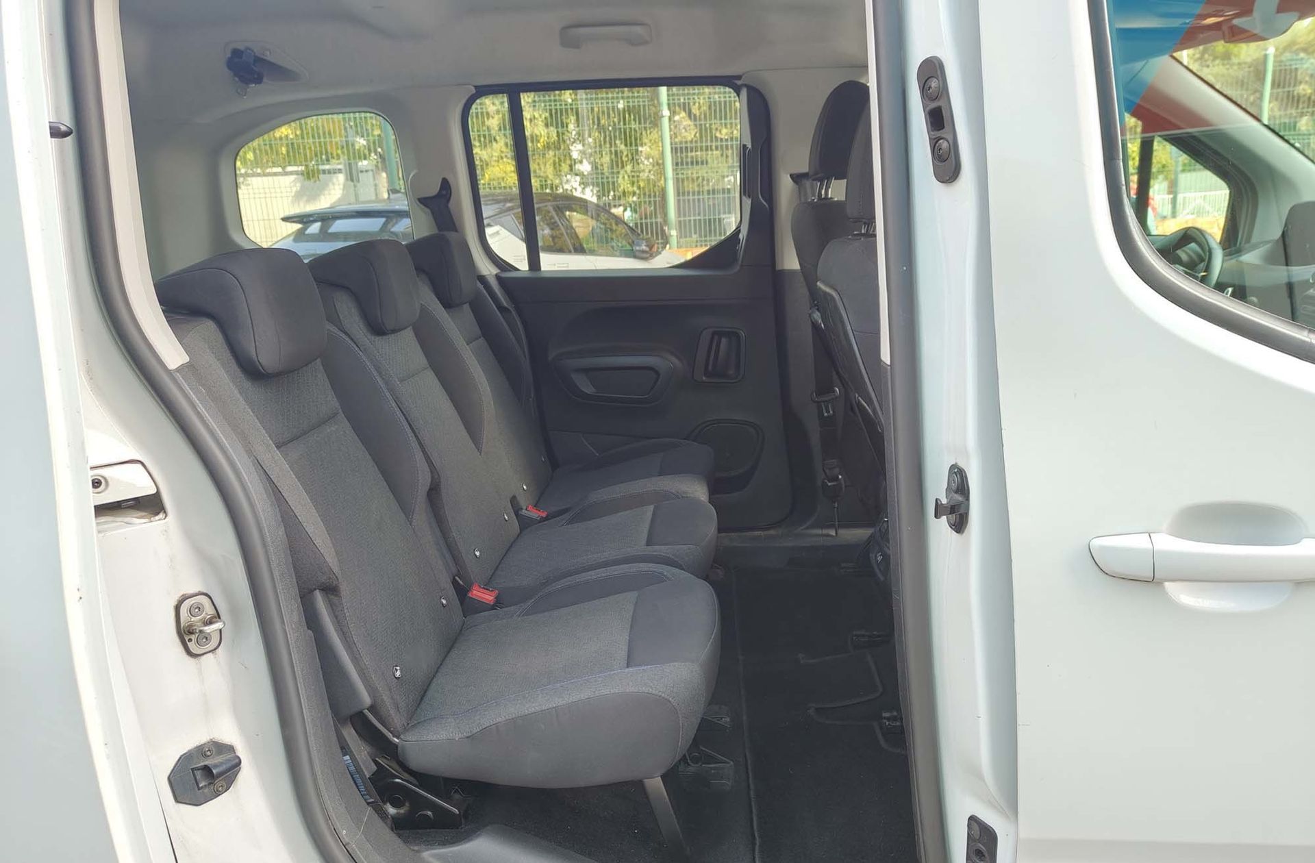 Peugeot Rifter Allure Standard PureTech EAT8 - foto 14