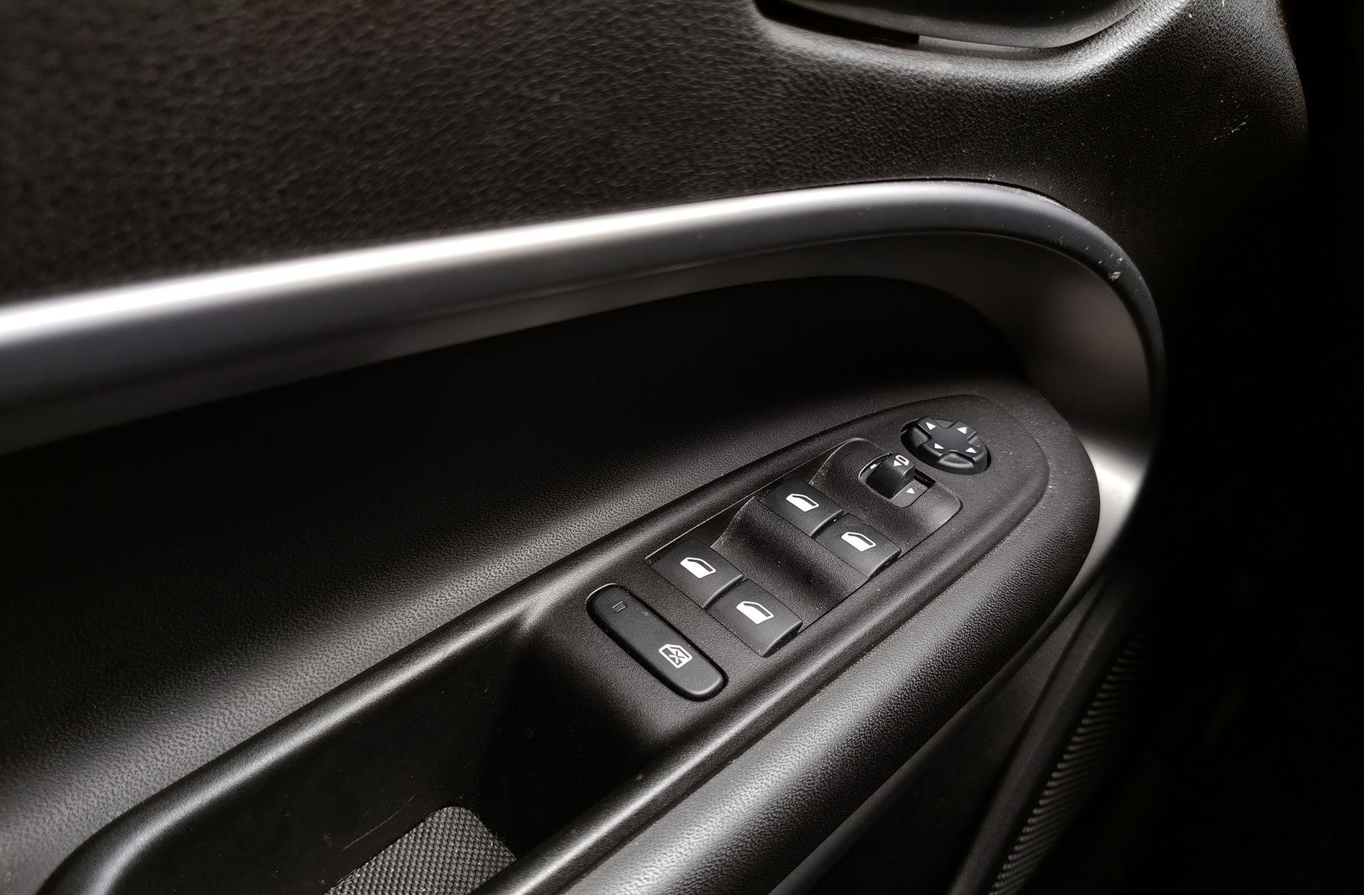 Jeep Avenger 1.2 G Altitude - foto 35