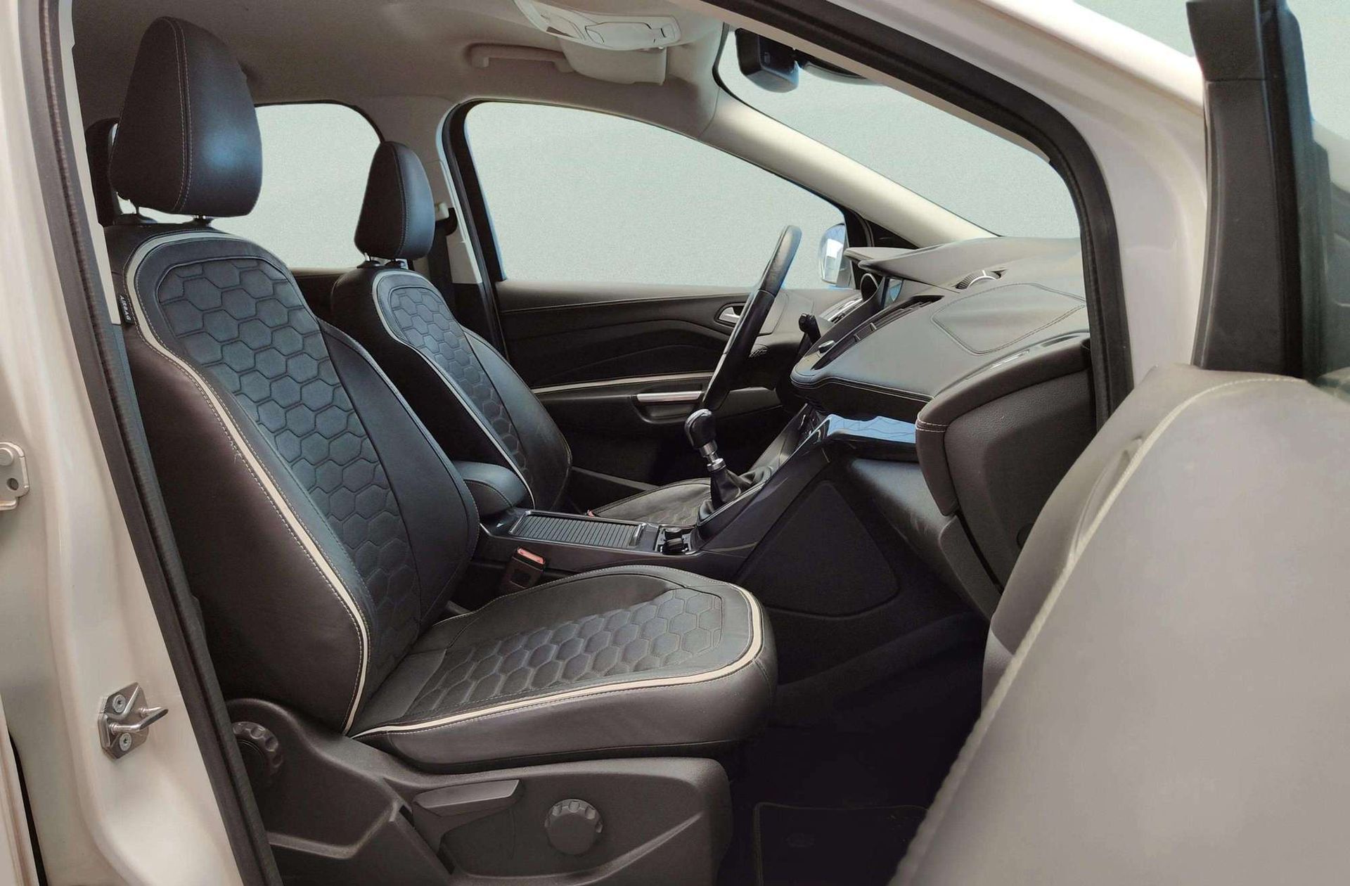 Ford Kuga 1.5 EcoBoost Vignale 4x2 - foto 21