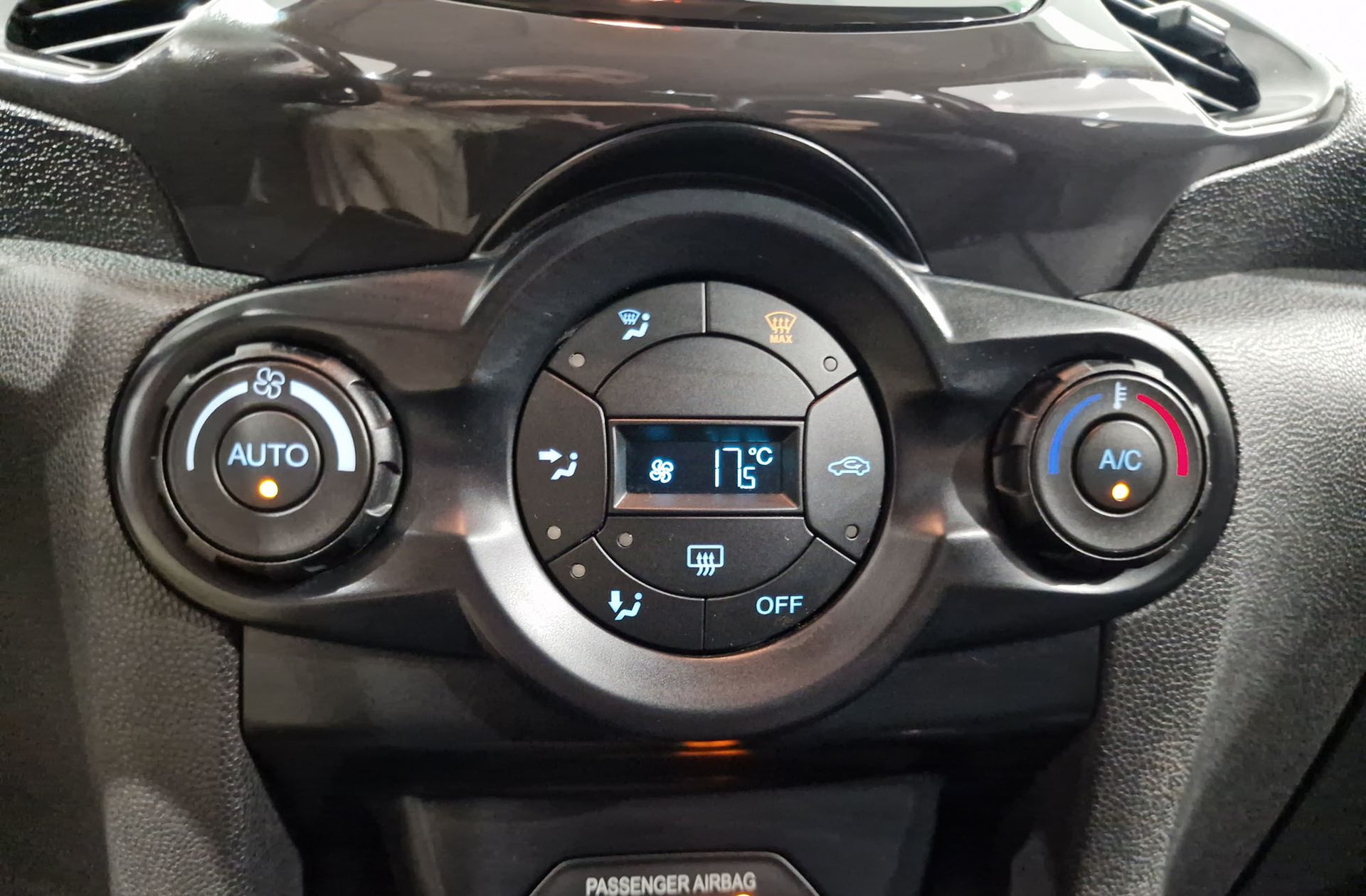 Ford EcoSport 1.5 TDCi Titanium - foto 27
