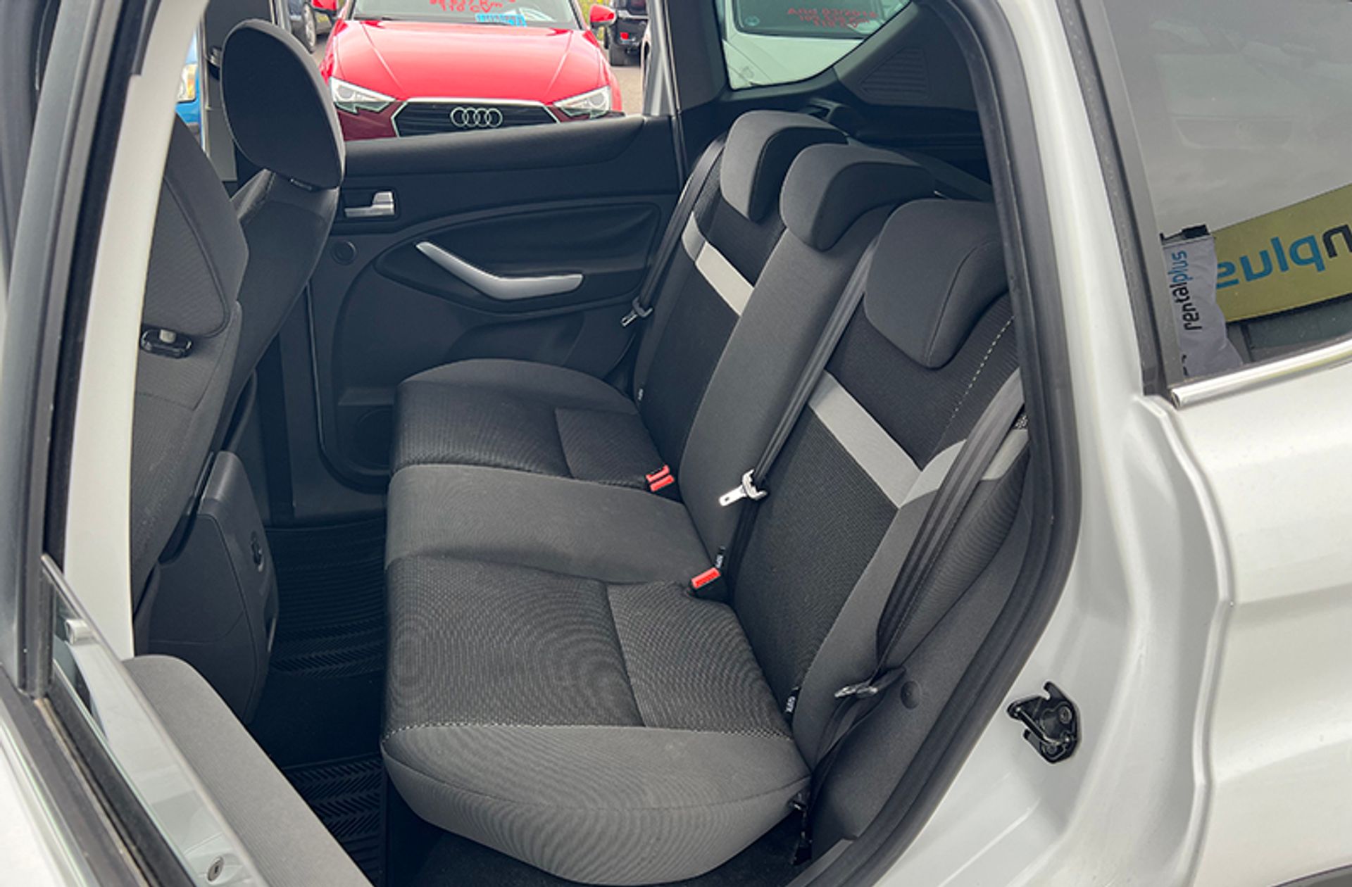 Ford Kuga 2.0 TDCi Trend 4x2 - foto 11