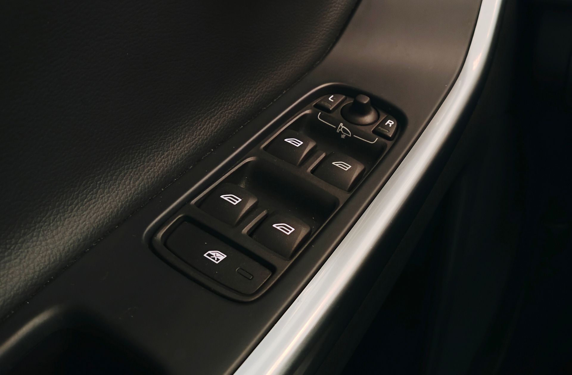 Volvo XC60 D3 Kinetic - foto 31