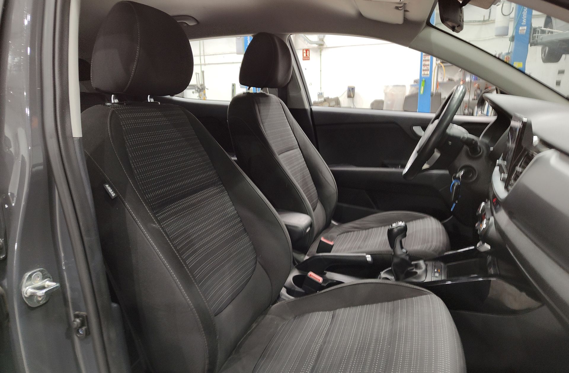 Kia Stonic 1.0 T-GDi MHEV Drive iMT - foto 17