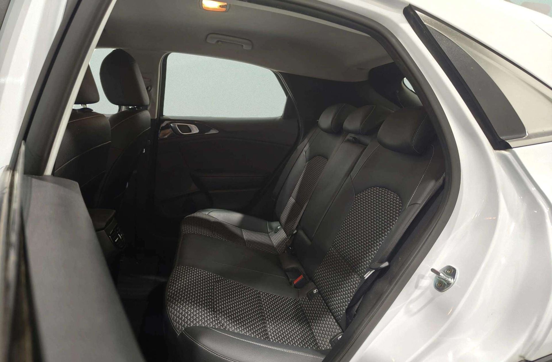Kia XCeed 1.5 MHEV iMT Tech - foto 15