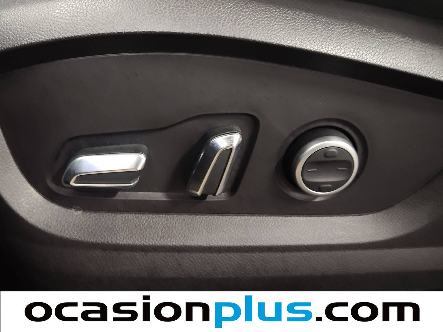 Accesorios del EBRO S800 EBRO S800 1.6 TGDI Premium DCT (147 CV) 7 Plazas
