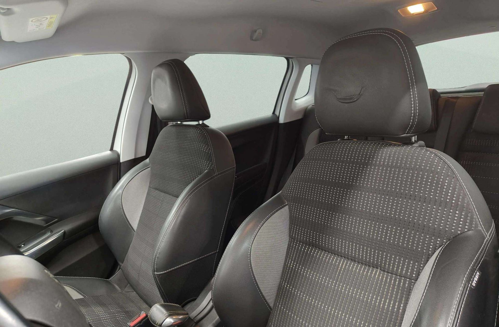 Peugeot 2008 PureTech 110 Allure - foto 8