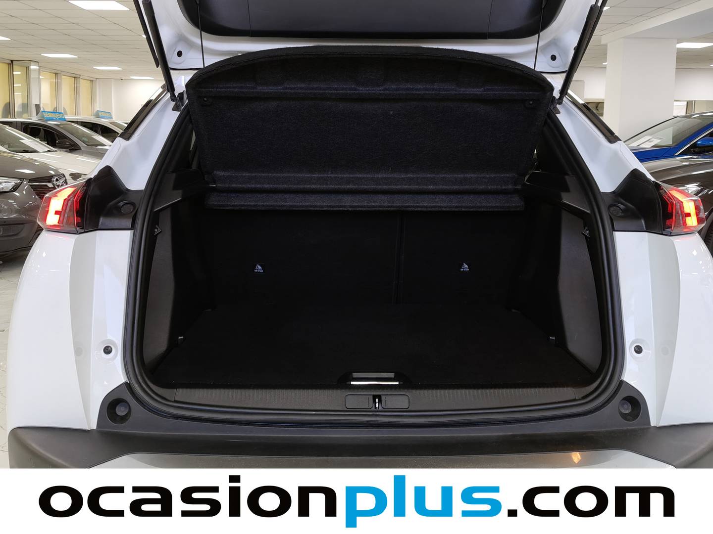 Foto asientos delanteros Peugeot 2008 Peugeot 2008 PureTech 130 S&S Allure EAT8  (130 CV)